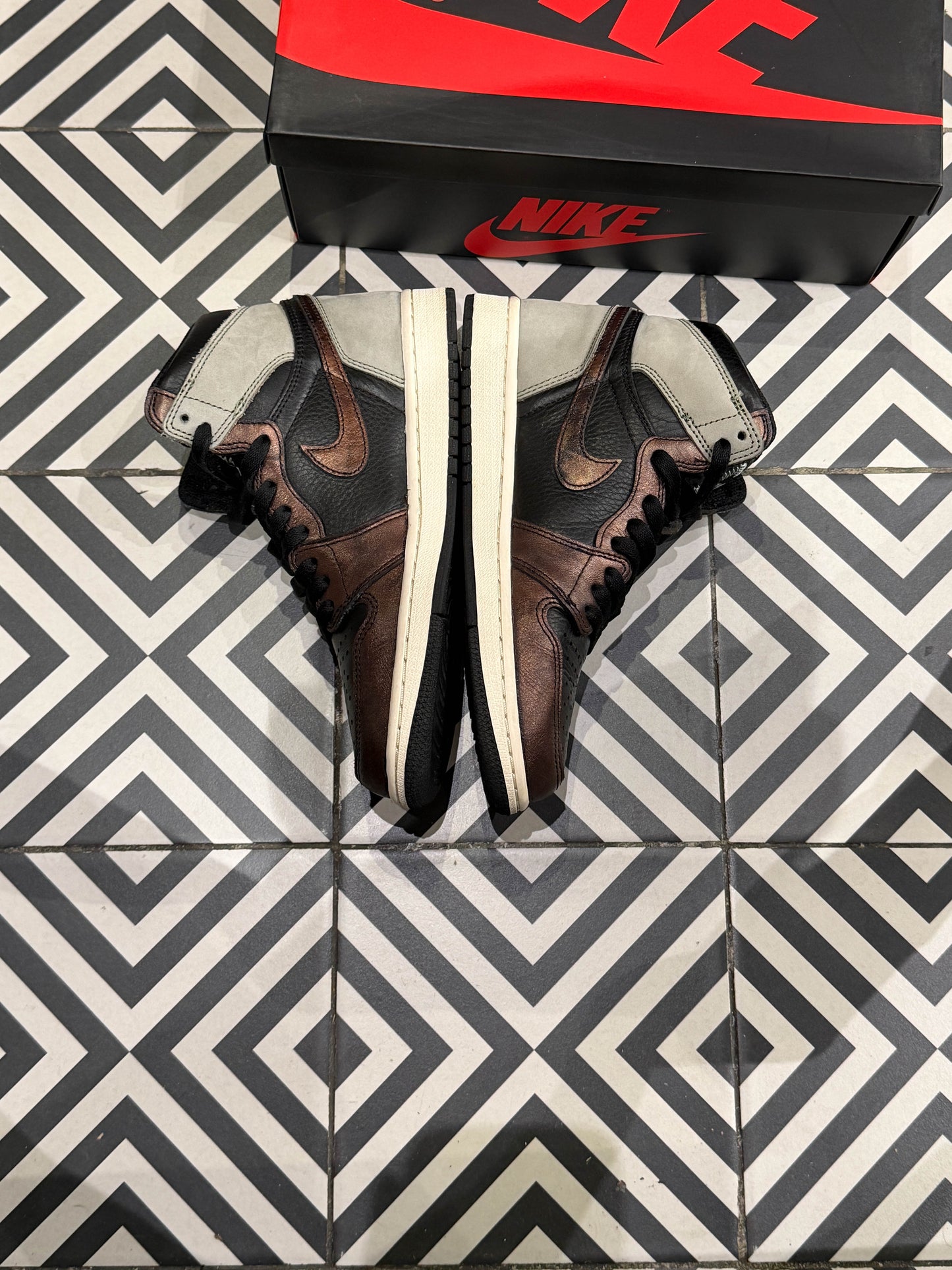 Jordan 1 High Patina (Taille 40,5)