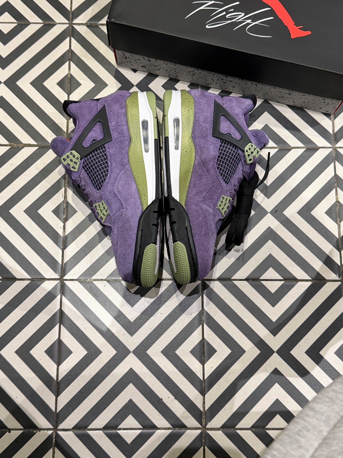 Jordan 4 Canyon purple (Taille 41)