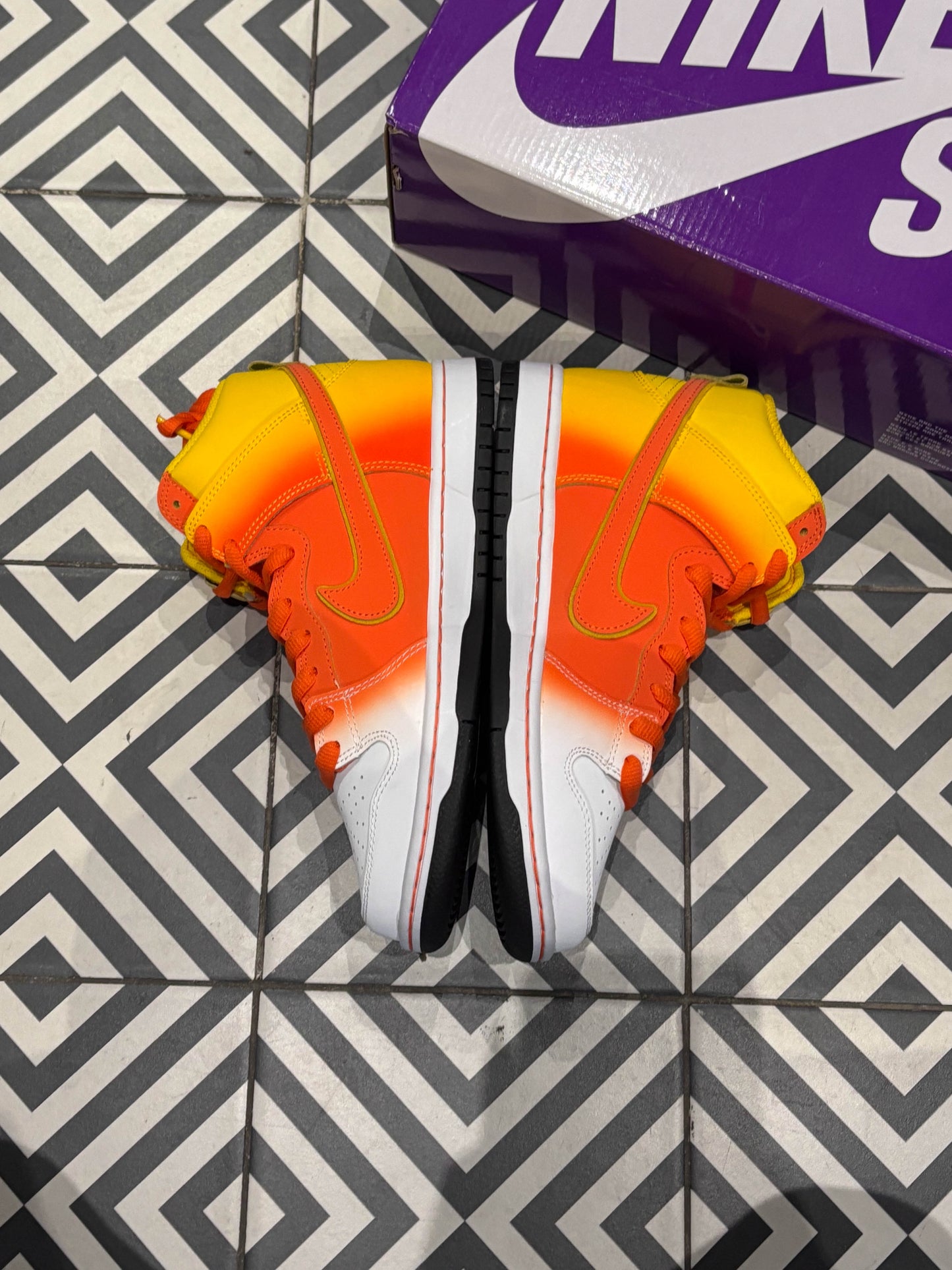 Dunk High Sweet tooth Candy Corn (Taille 41)