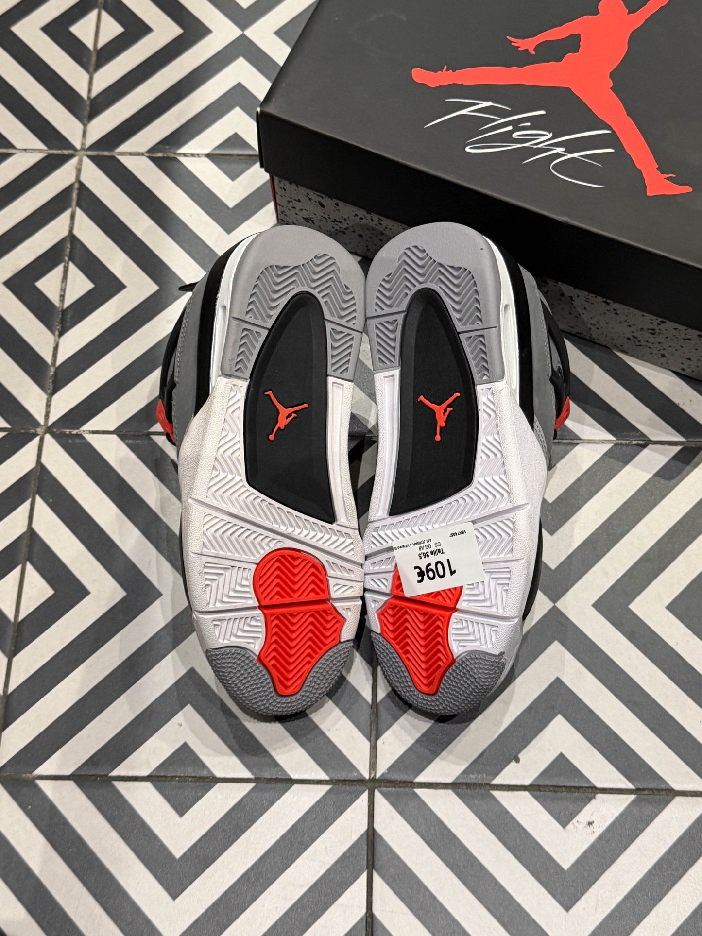 AIR JORDAN 4 Infrared GS (Taille 36,5)