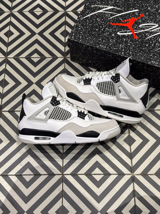 Jordan 4 Military Black (Taille 43)