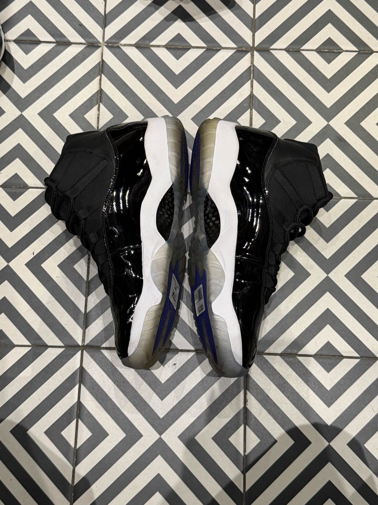 Jordan 11 Space Jam (Taille 45)