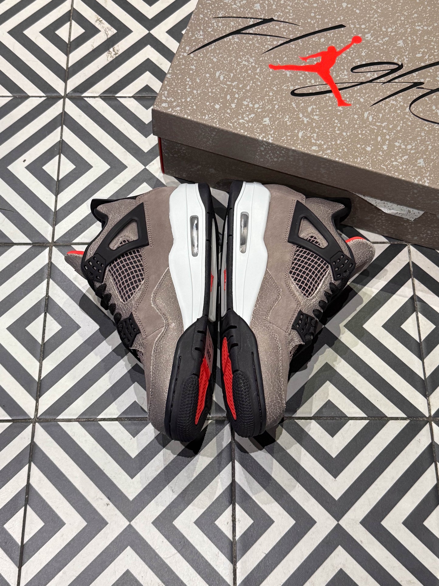 Jordan 4 Taupe Haze (Taille 41)