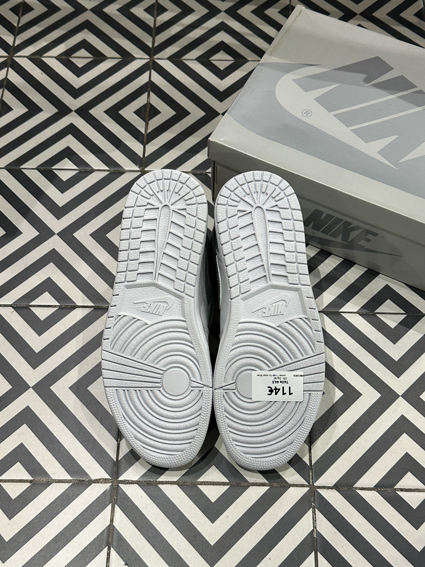 Jordan 1 High Co Japan Silver (Taille 44,5)