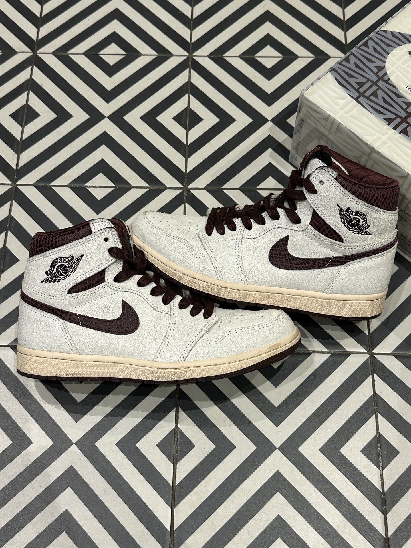 Jordan 1 High a Ma Maniere (41)