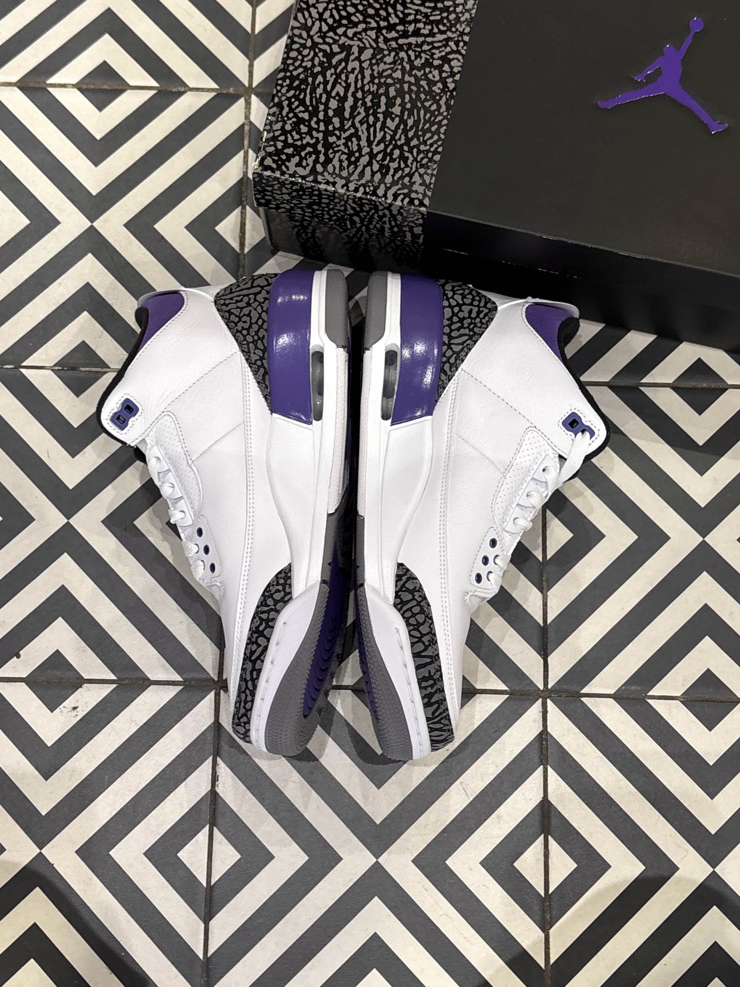 JORDAN 3 Dark Iris (Taille 44)