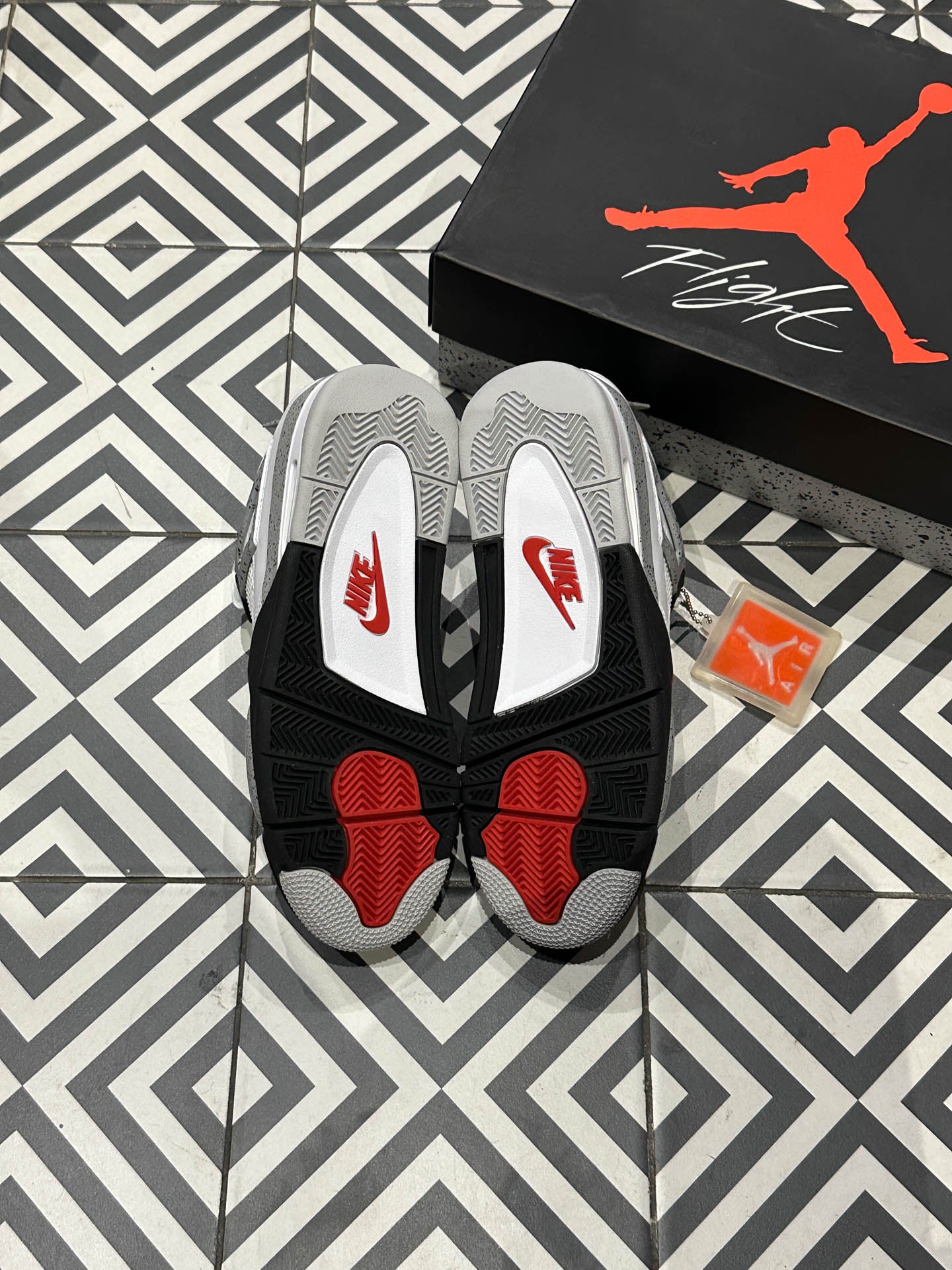 Jordan 4 White Cement 2016 (Taille 42)