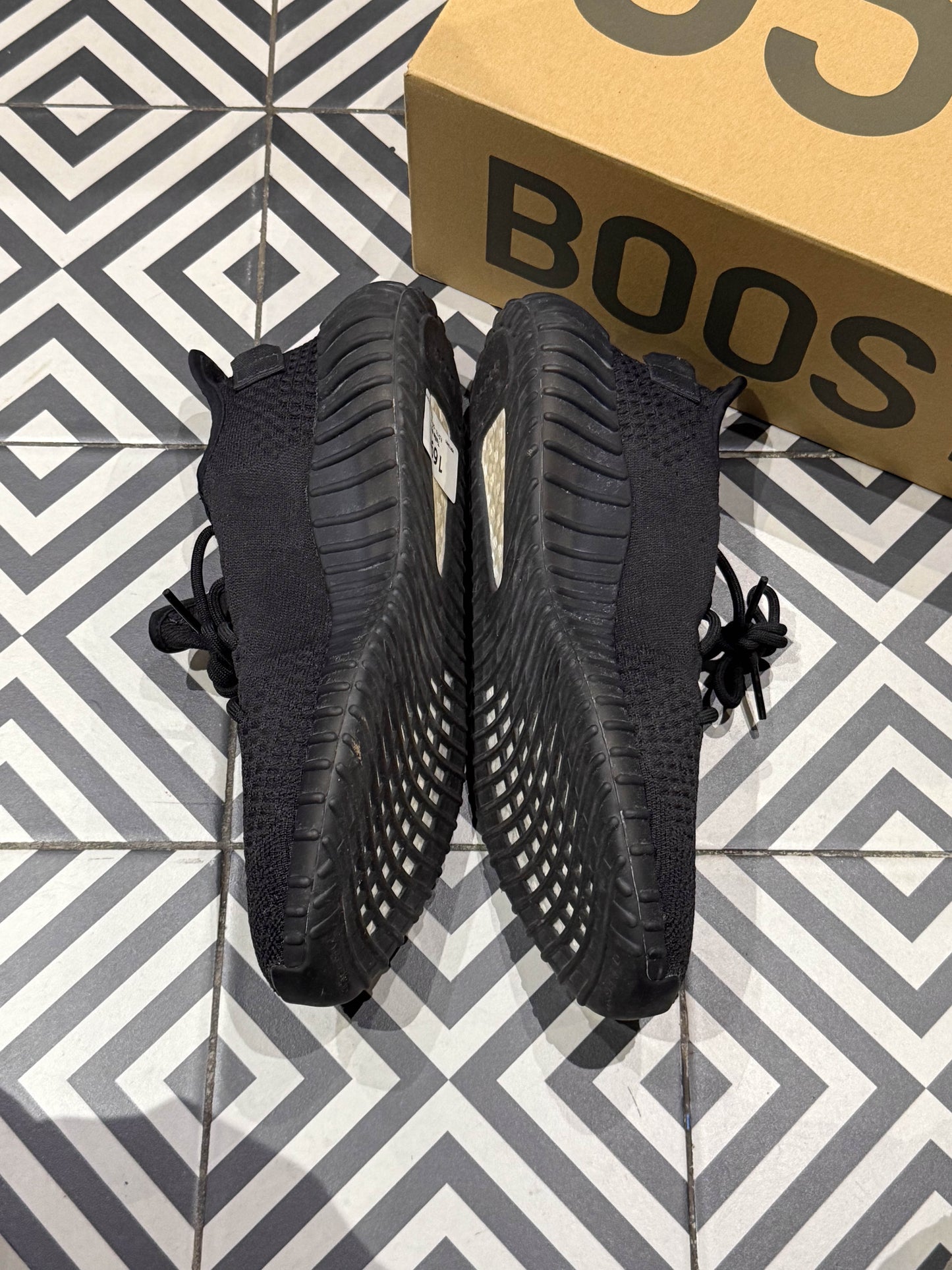 Yeezy 350 V2 Onyx (Taille 48)