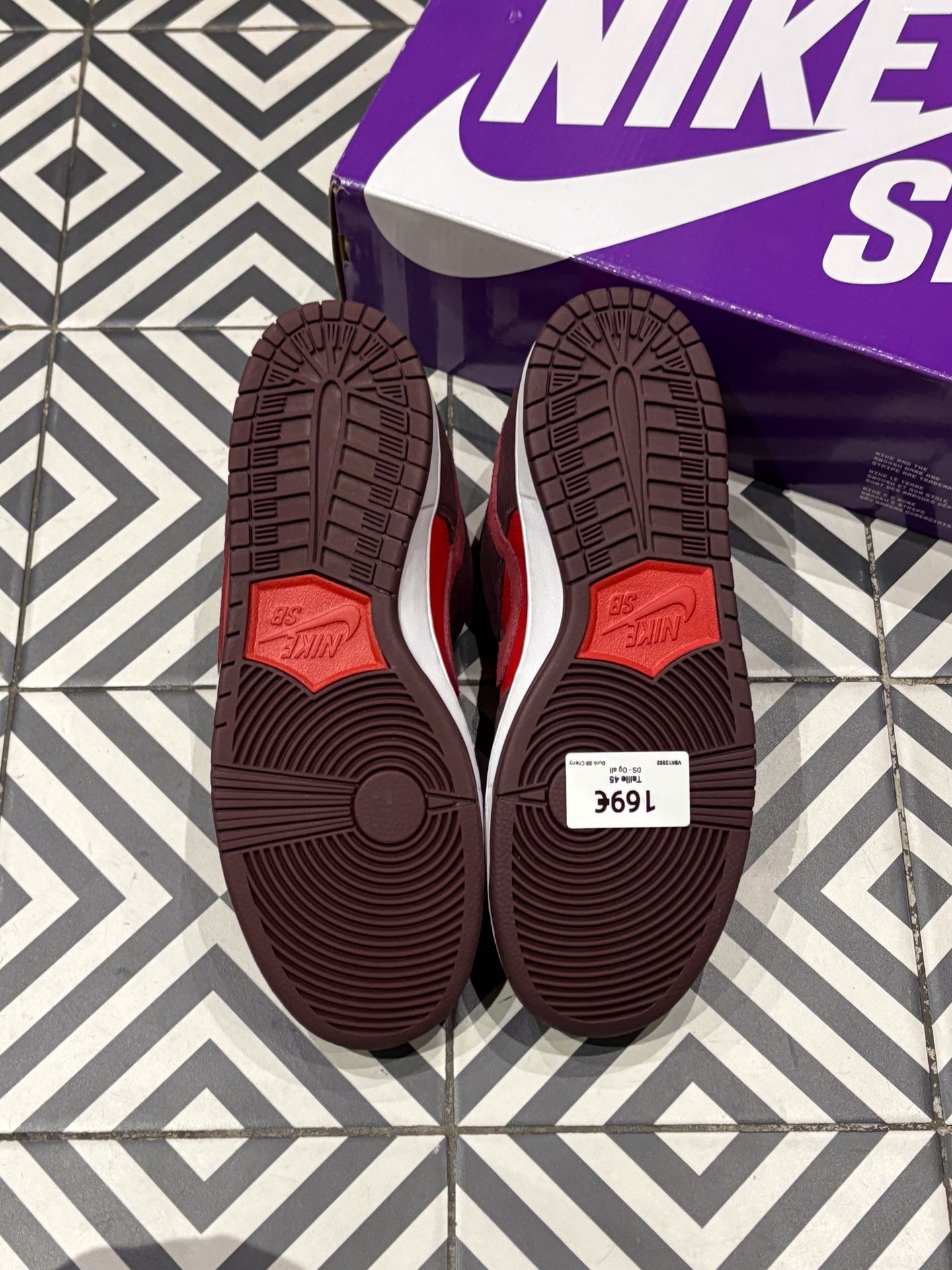 Dunk SB Cherry (45)