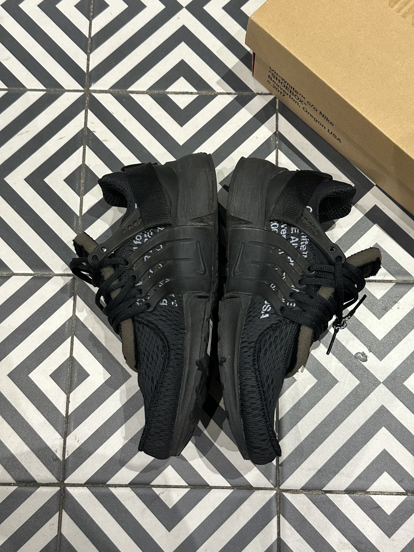 Presto Off-White Black (41)