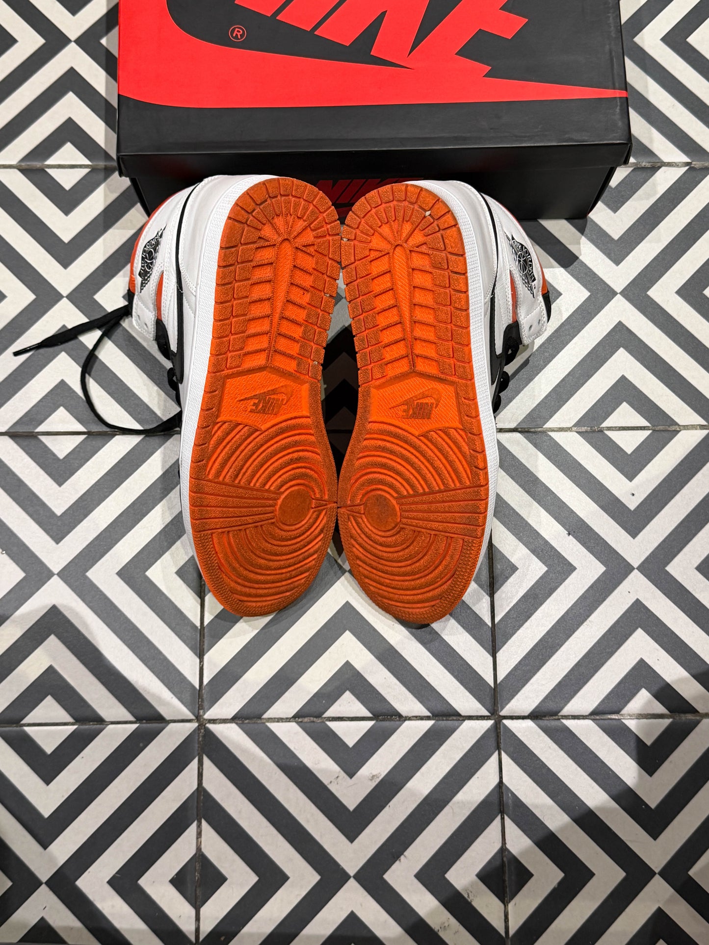 Jordan 1 High Electro Orange (Taille 42,5)