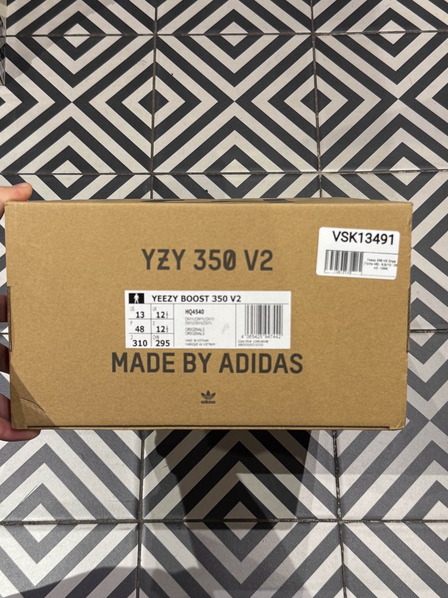 Yeezy 350 V2 Onyx (Taille 48)