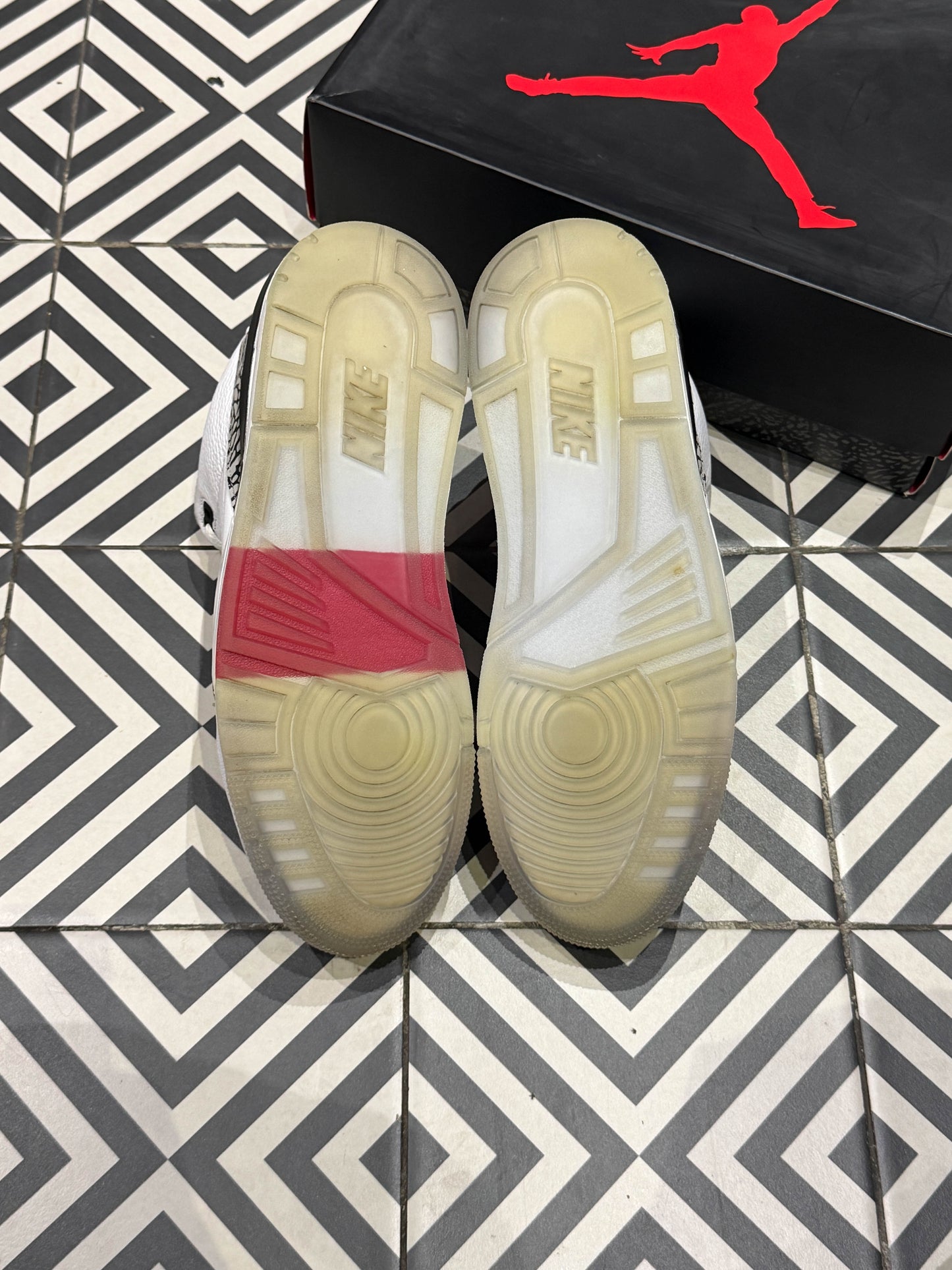 Jordan 3 Free Throw Line (Taille 46)