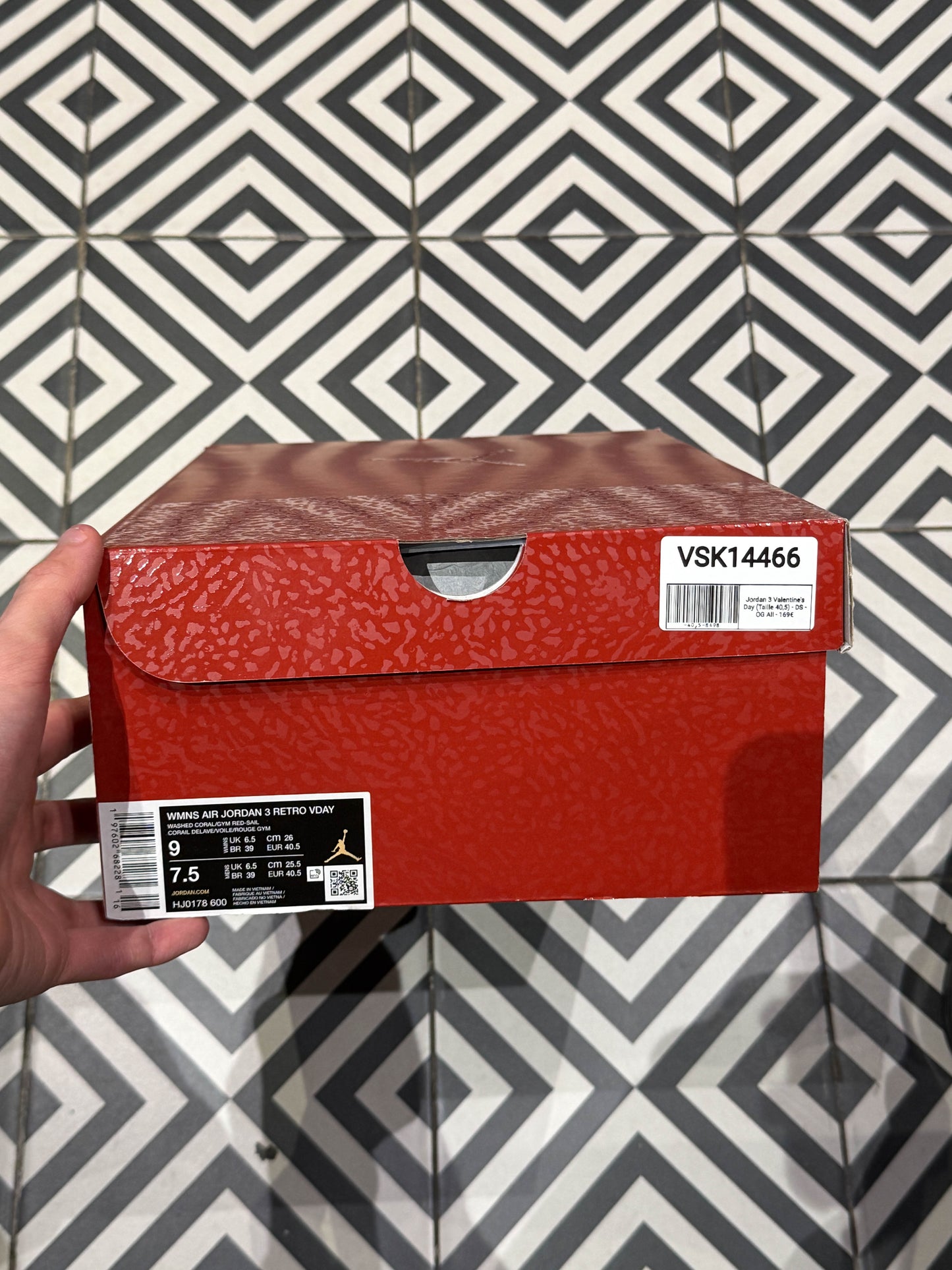 Jordan 3 Valentine's Day (Taille 40,5)