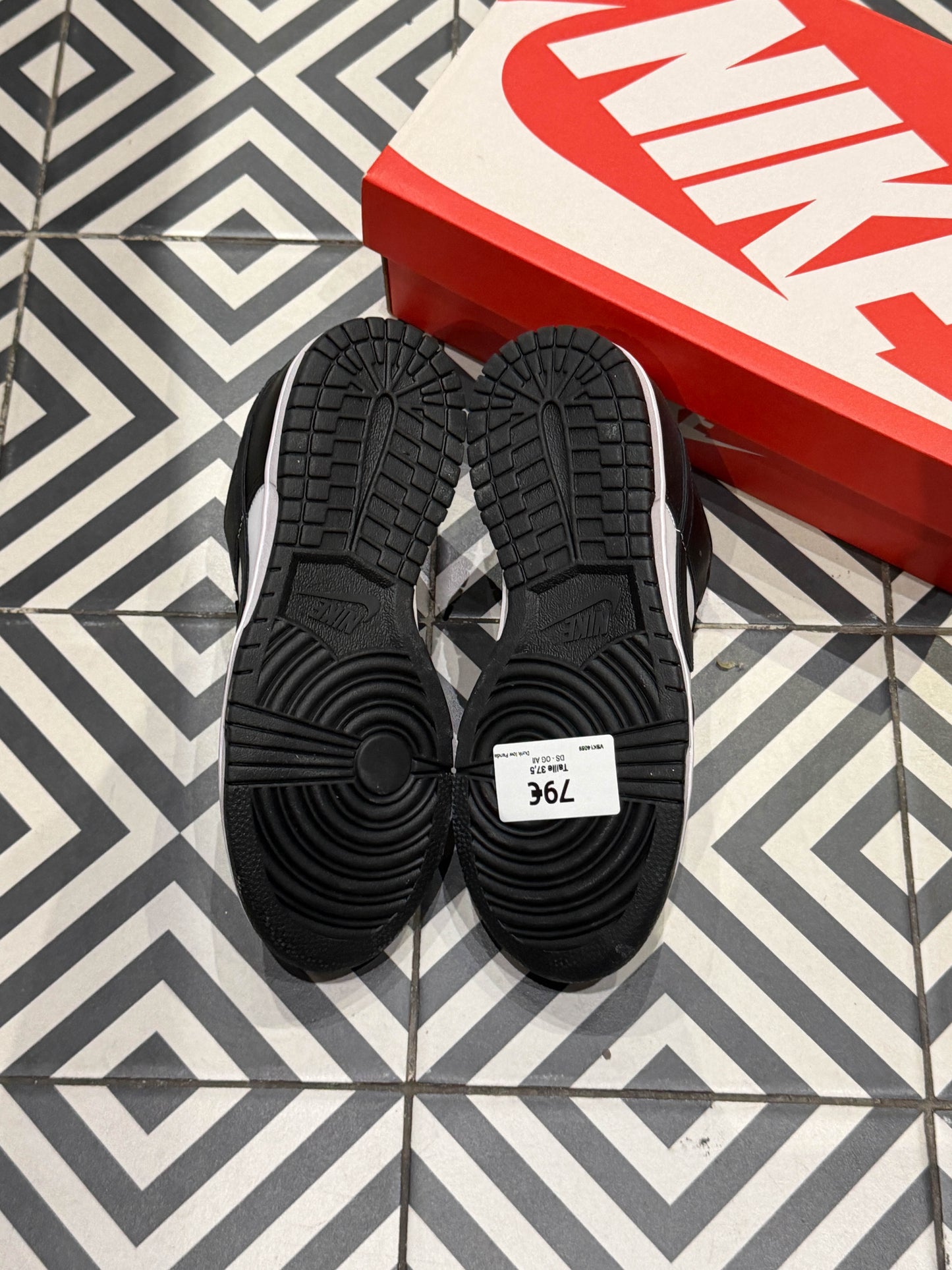 Dunk low Panda (Taille 37,5)