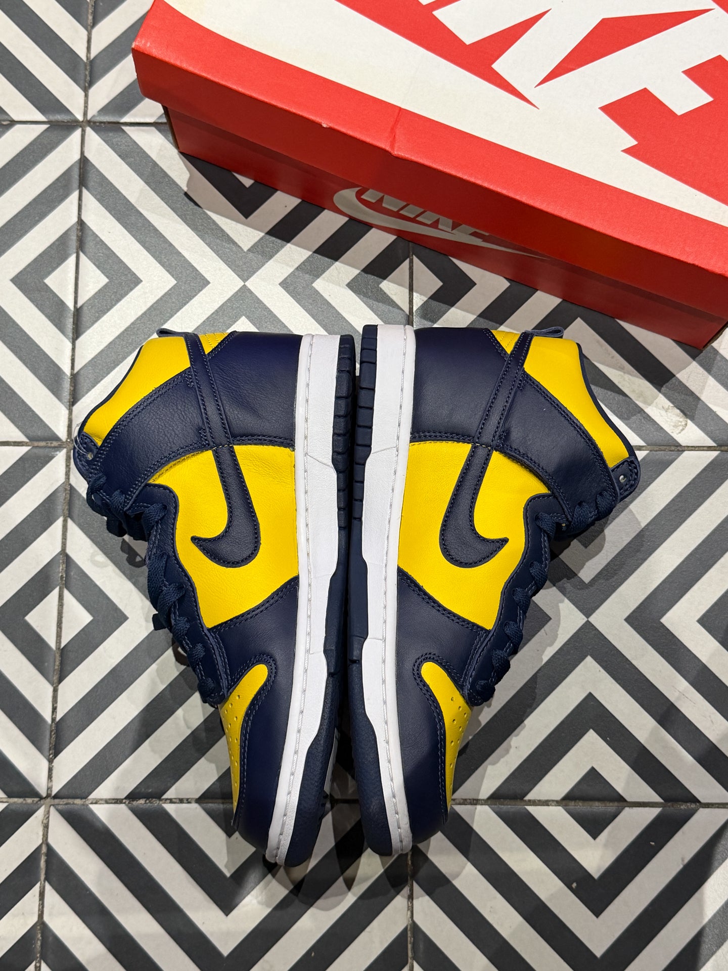 NIKE DUNK HIGH Michigan (Taille 41)