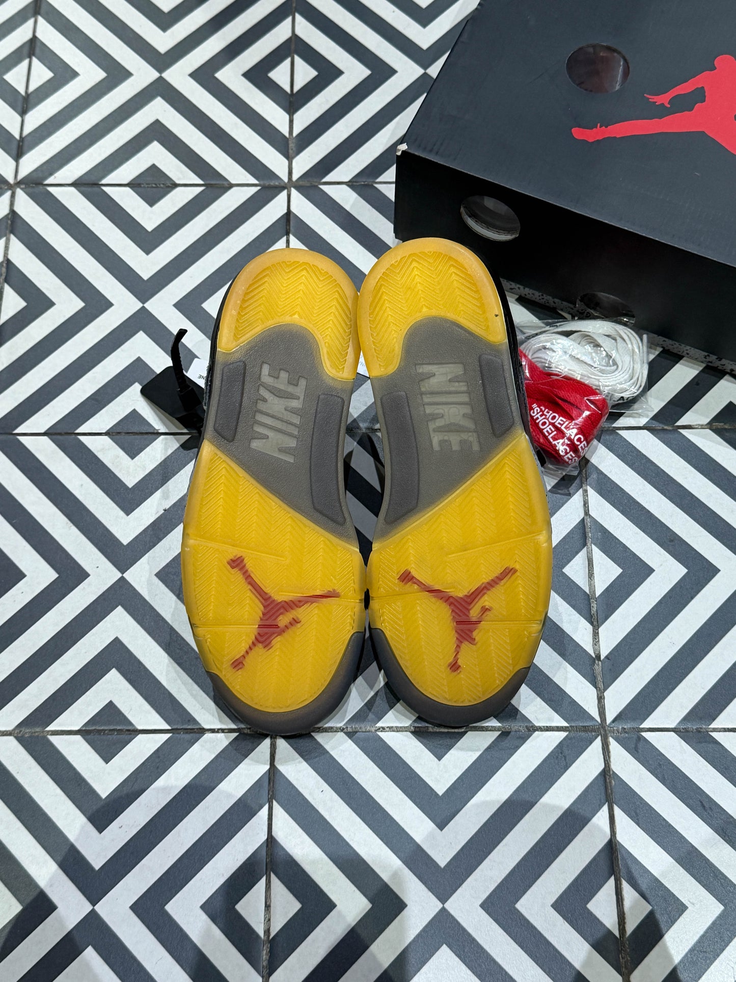 Jordan 5 Off White Muslin (Taille 41)