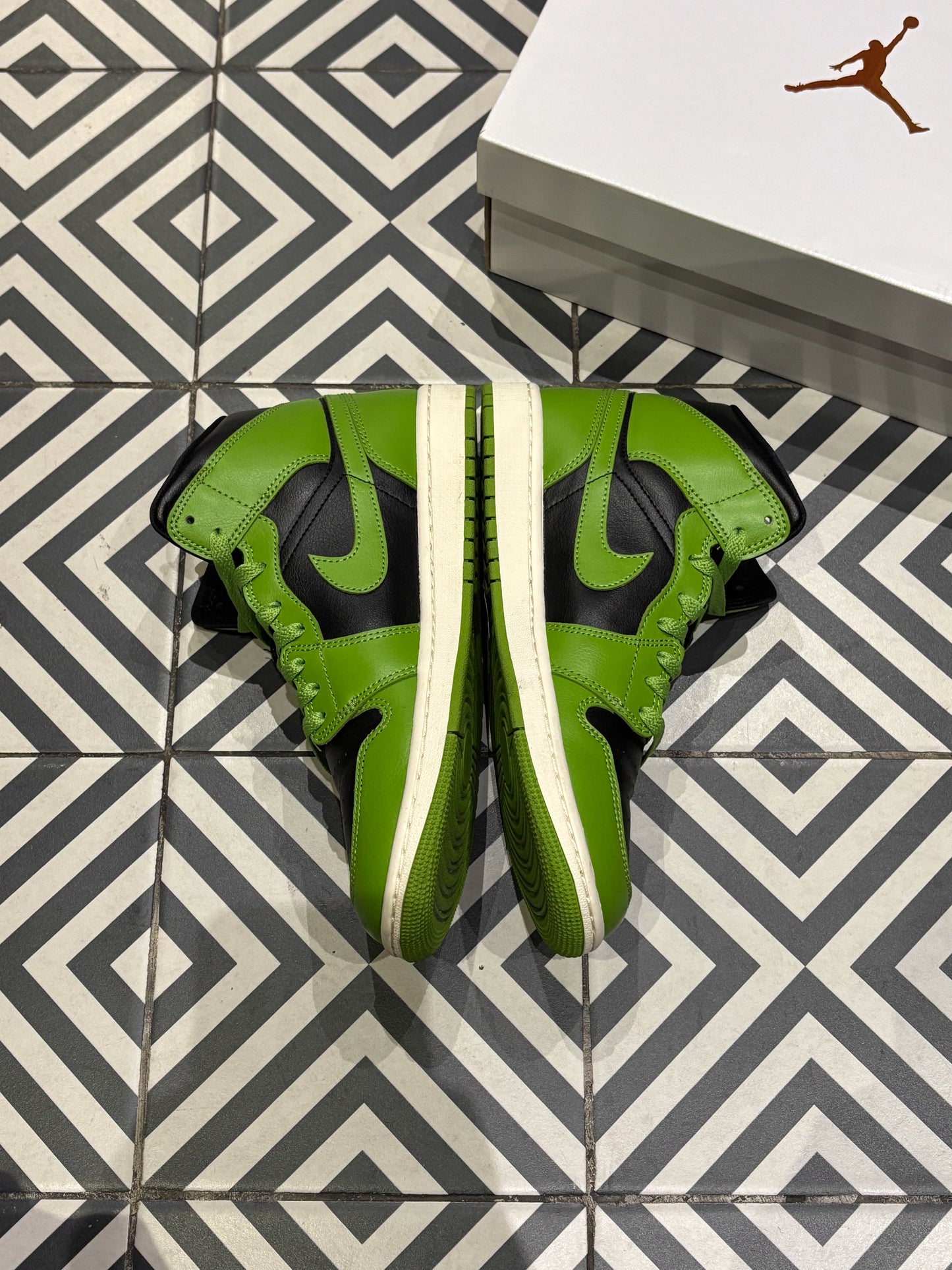 Jordan 1 Mid Green (Taille 42)