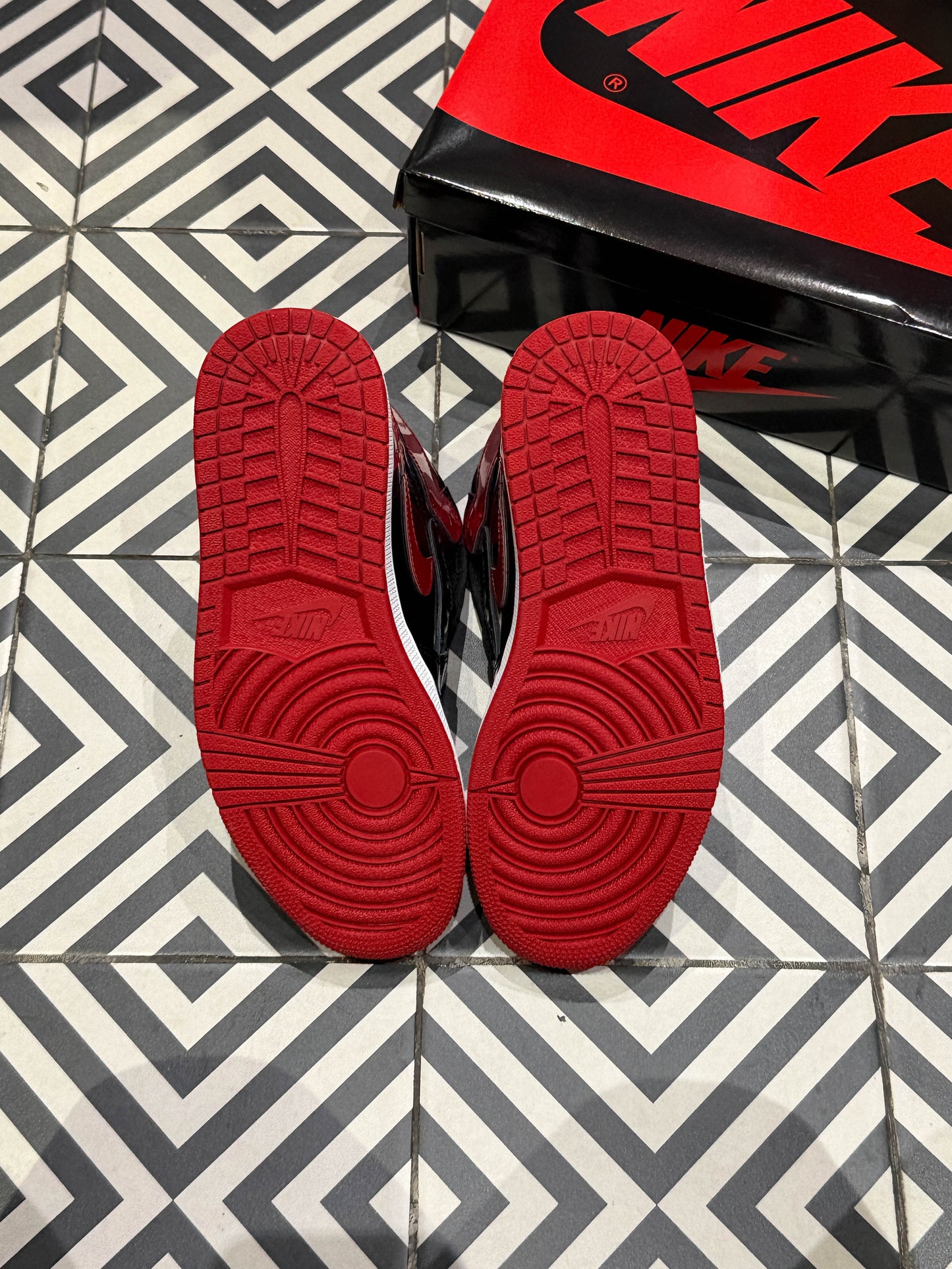 Jordan 1 High Patent Bred (Taille 41)