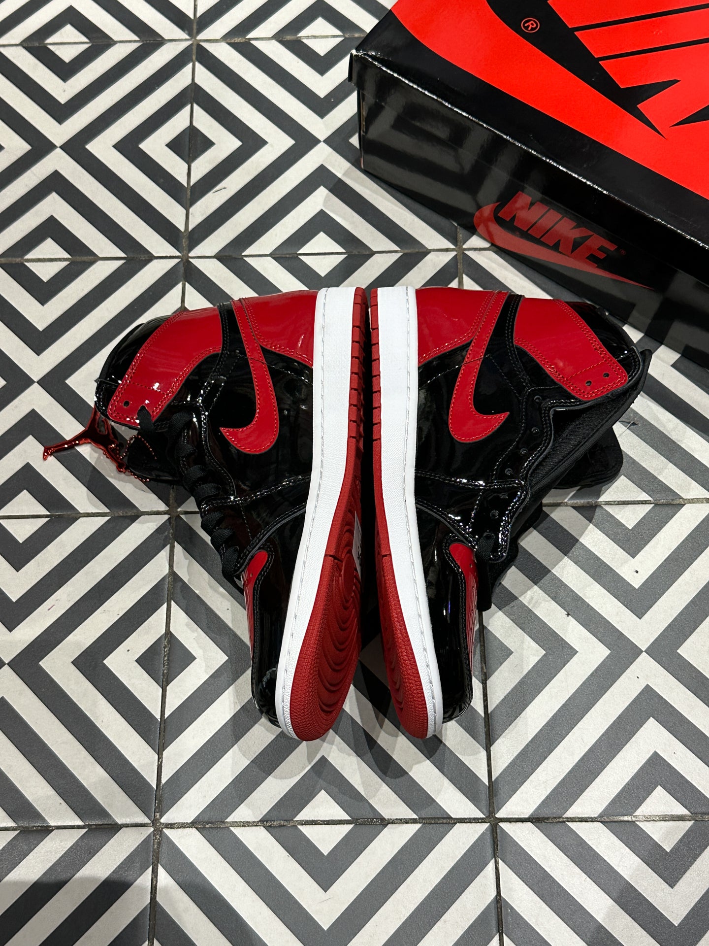 Jordan 1 High Patent Bred (Taille 41)
