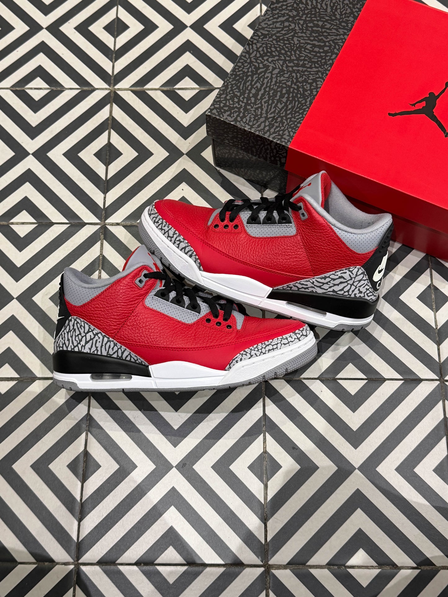 Jordan 3 Fire Red SE Unite (Taille 42,5)