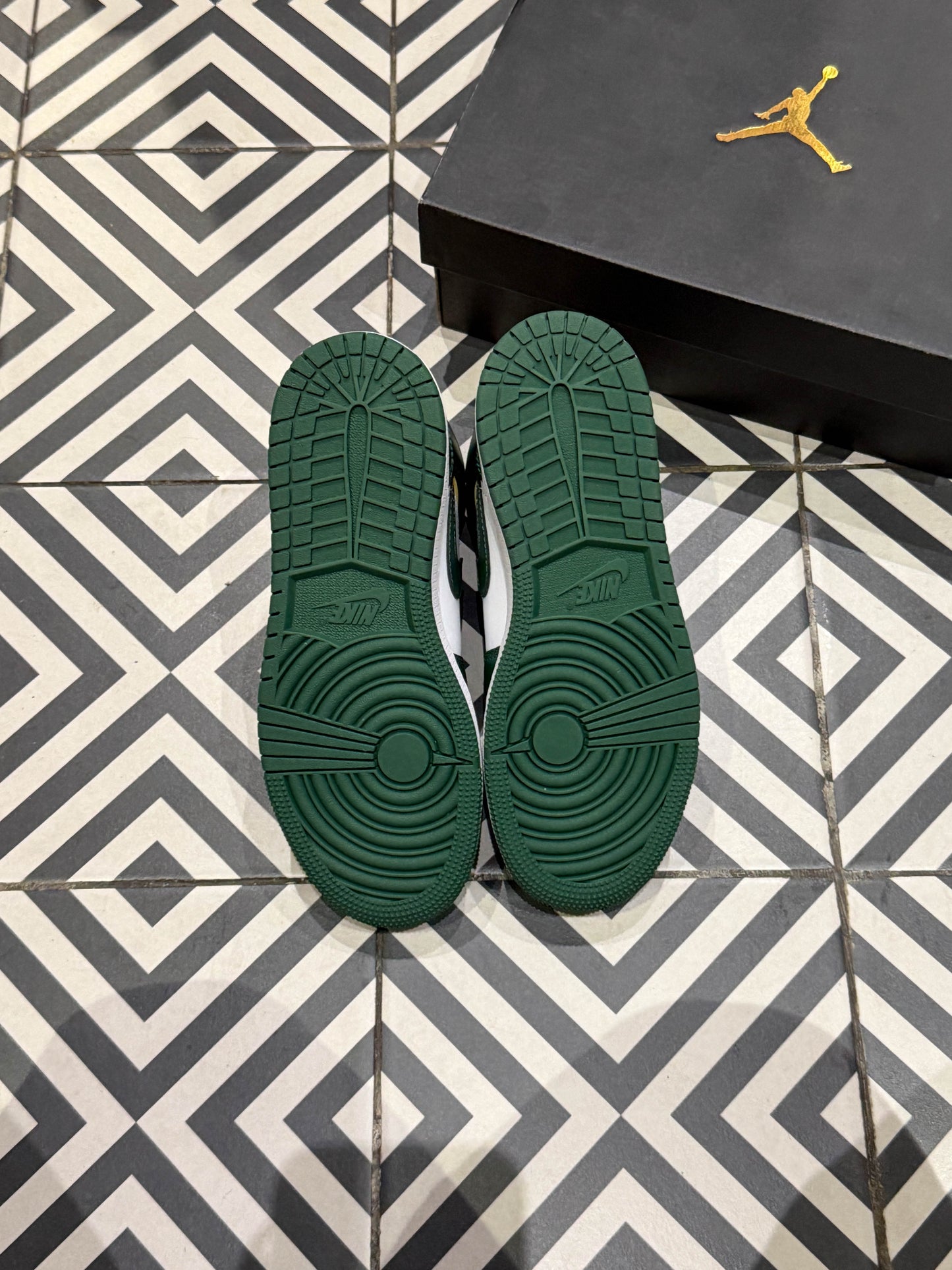 Jordan 1 Mid Noble Green (Taille 36)