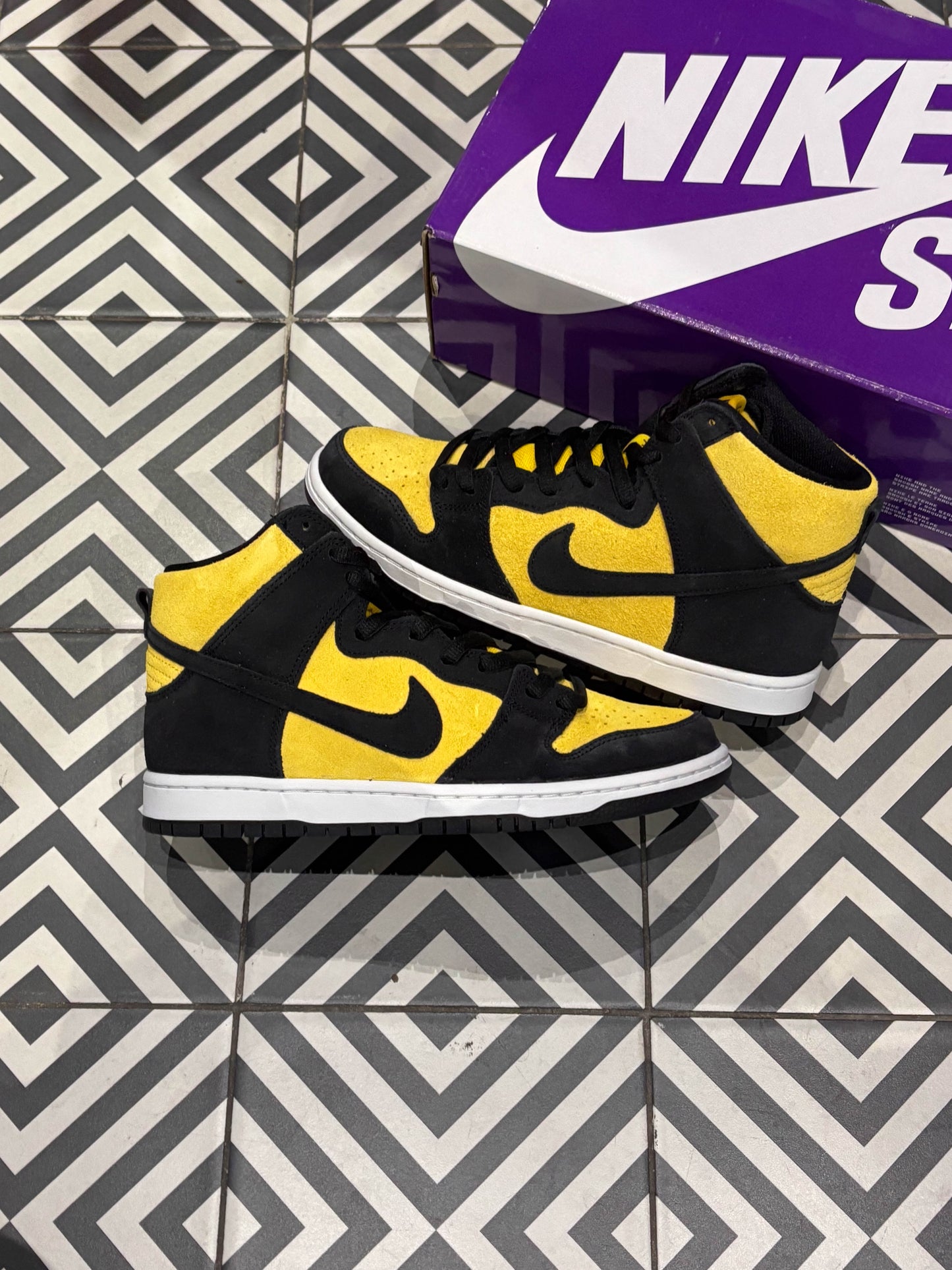 Dunk High SB Reverse GoldenRod (Taille 42)