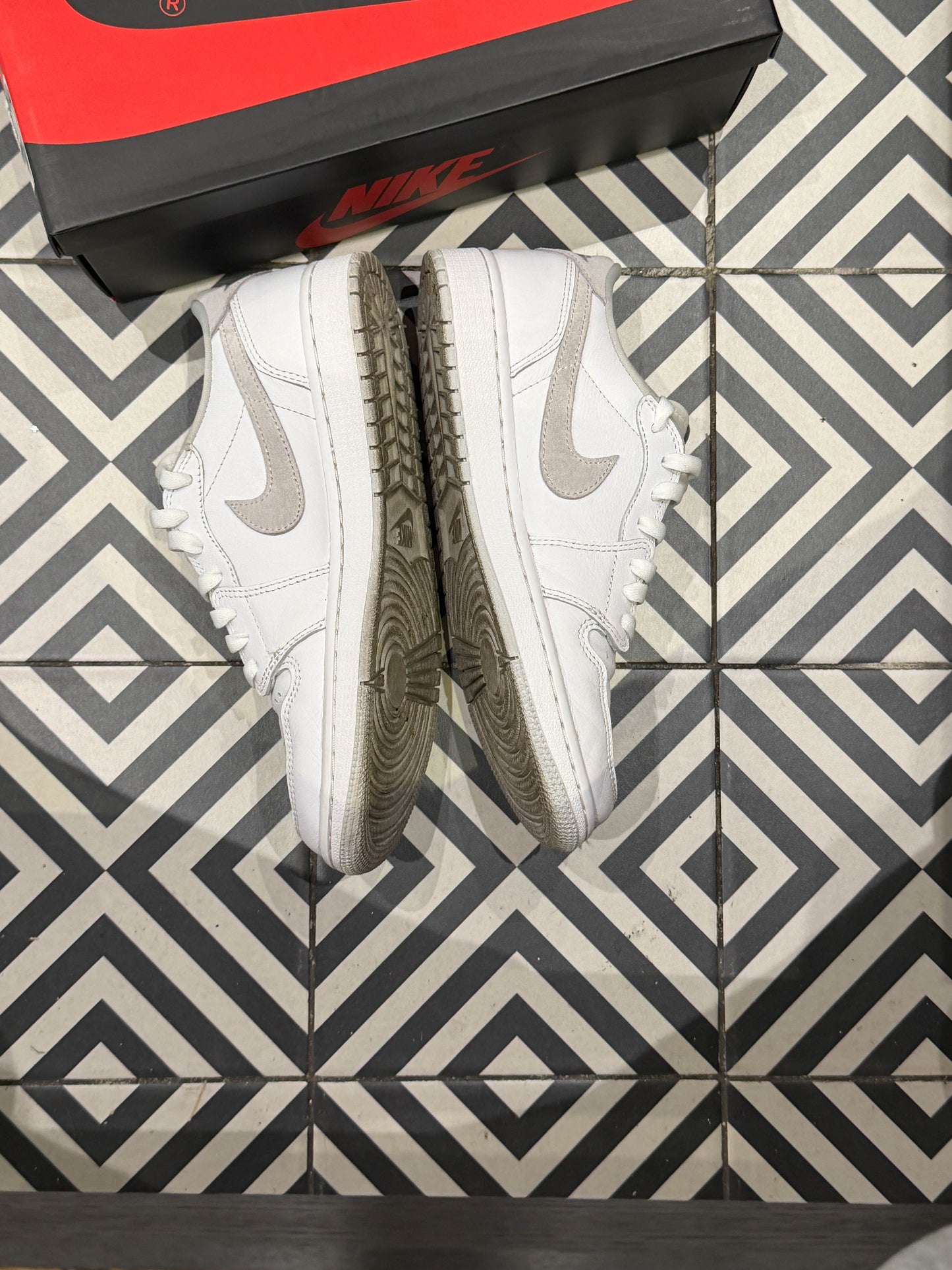Jordan 1 Low Neutral Grey (Taille 42,5)