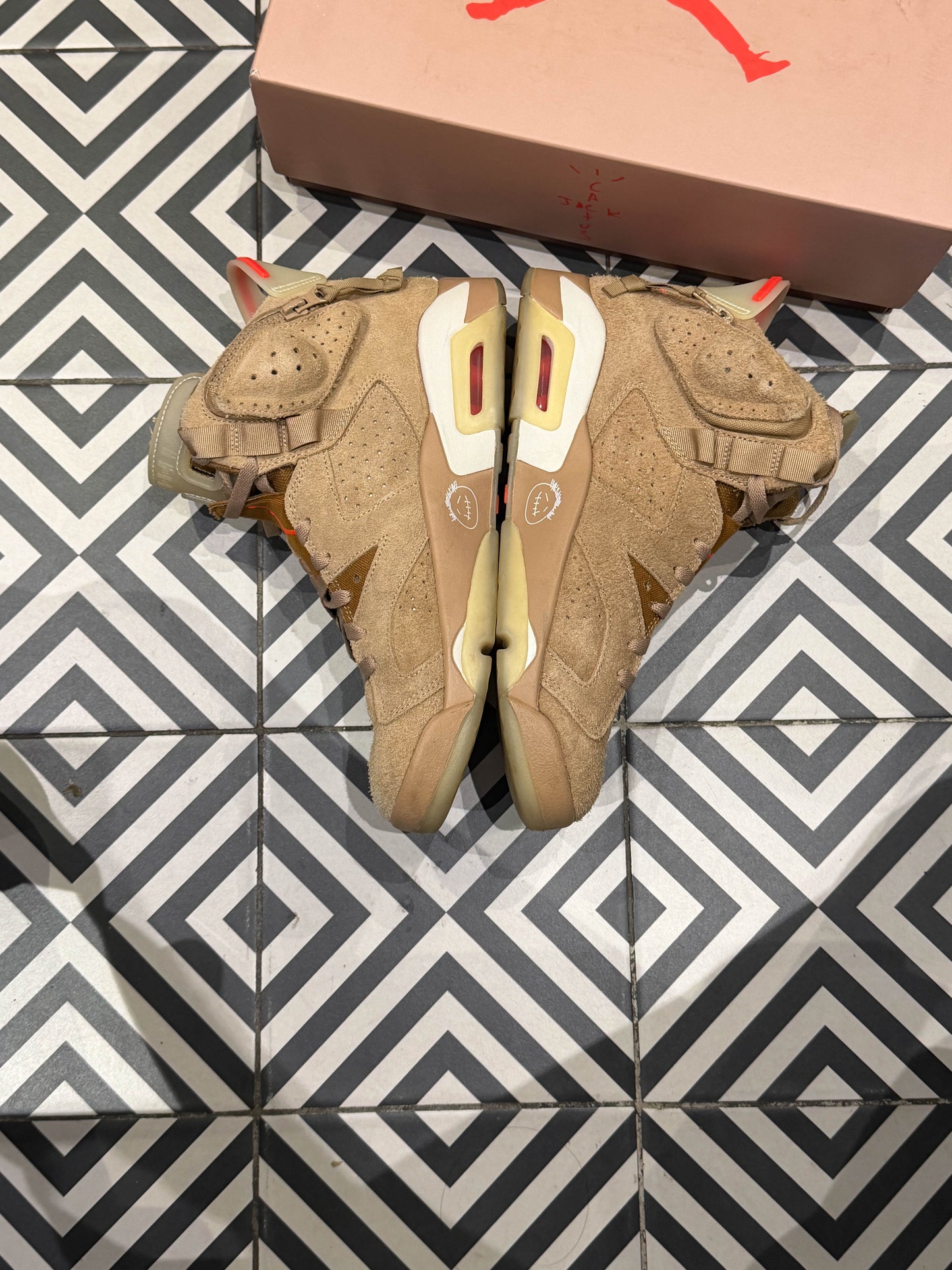 Jordan 6 Travis Scott British Kaki (Taille 44)
