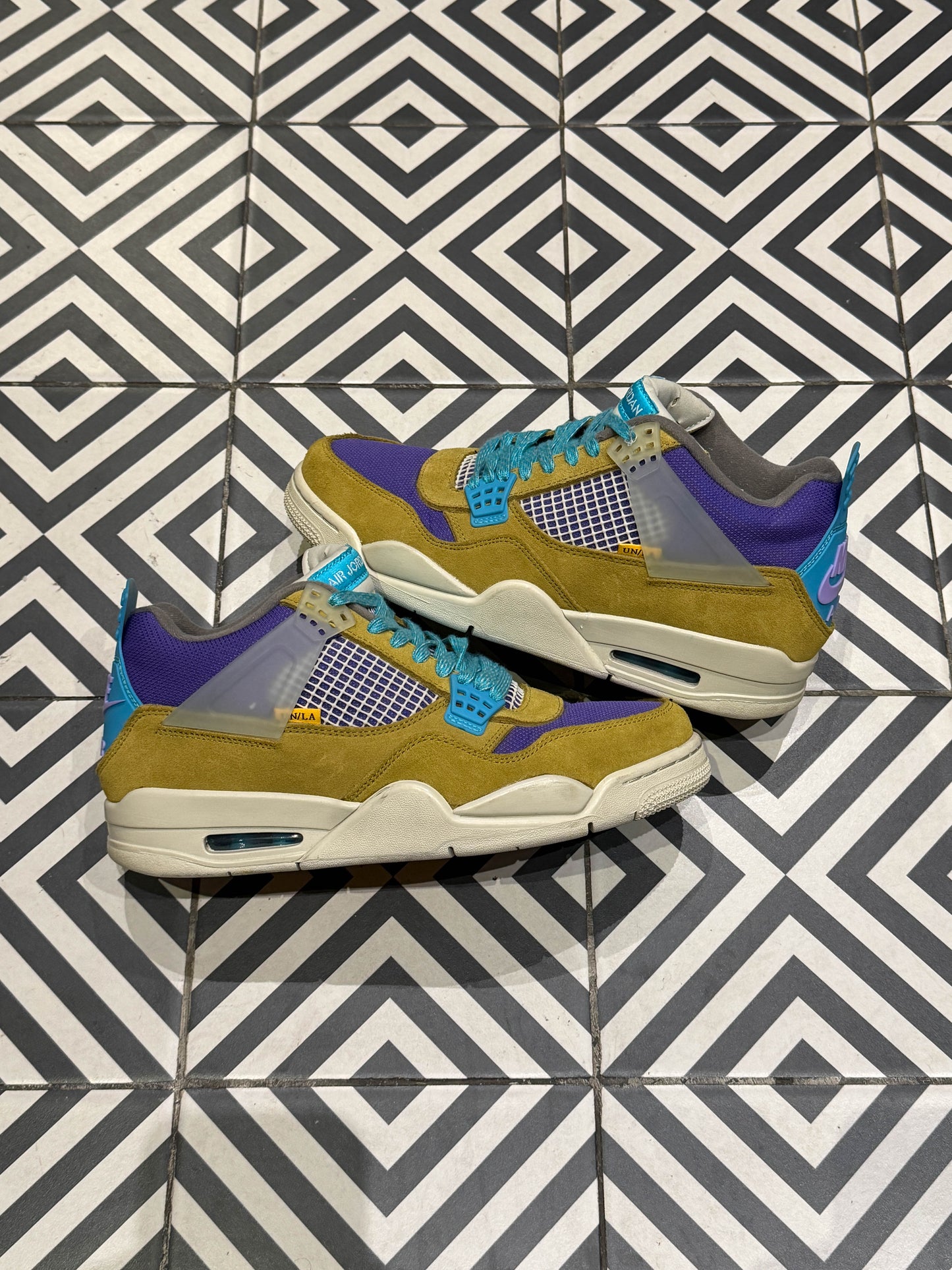 Jordan 4 Union Desert Moss (Taille 43)