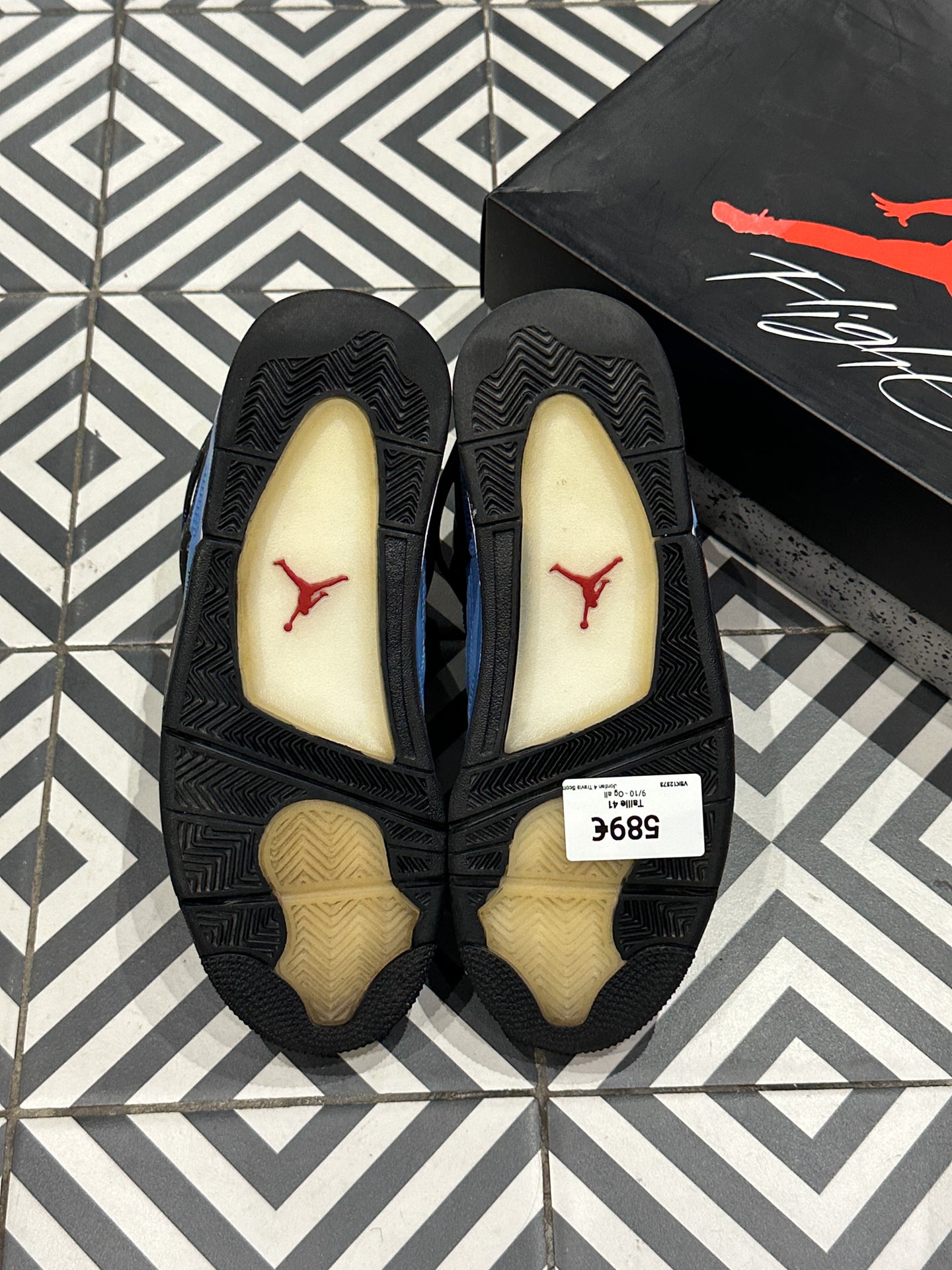 Jordan 4 Travis Scott (41)