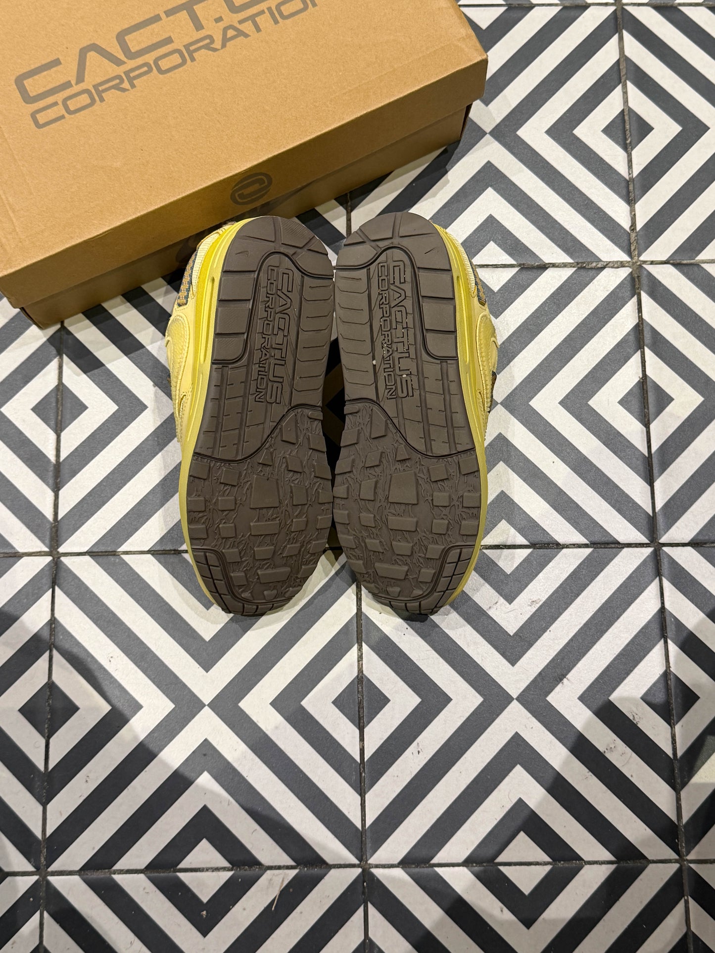 Air Max 1 Travis Scott Saturn Gold (Taille 37,5)