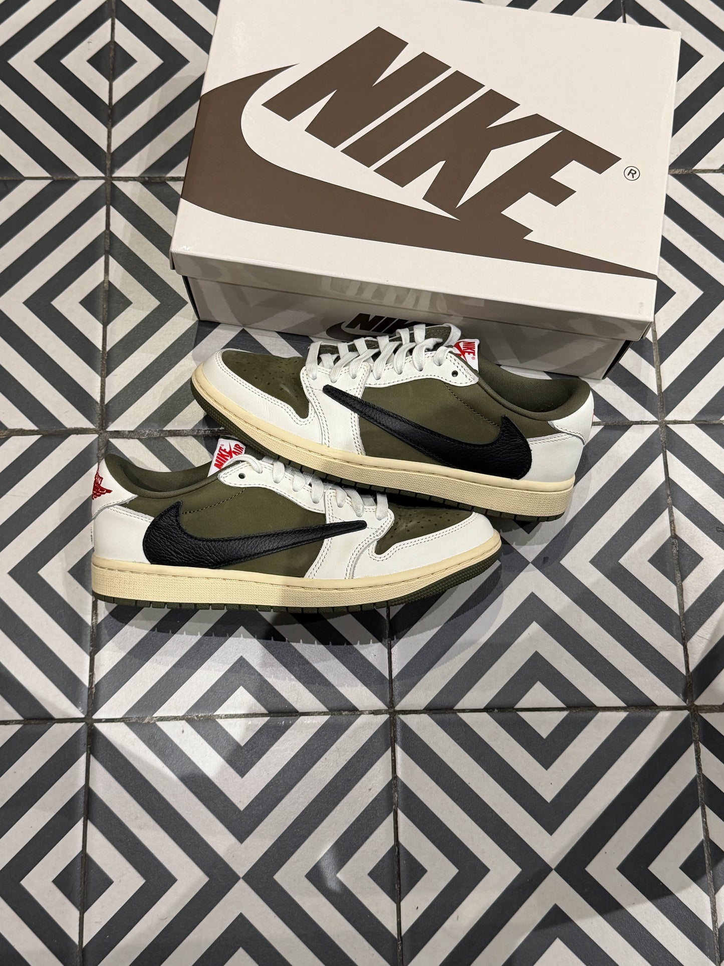 Jordan 1 Low Travis Scott Medium Olive (Taille 39)