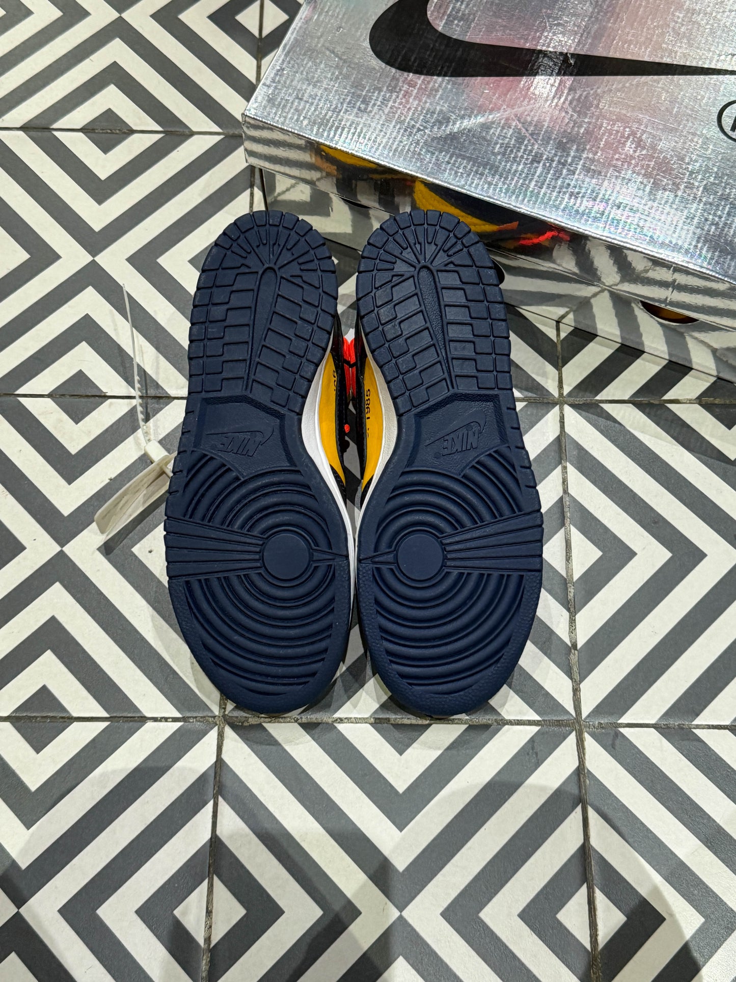 Dunk Off-White Michigan (Taille 40)