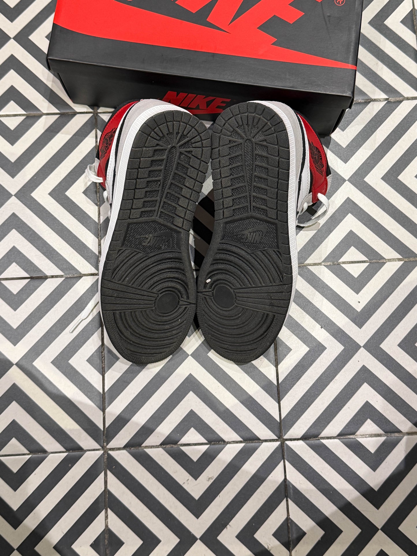 Jordan 1 High Smoke grey (Taille 42,5)