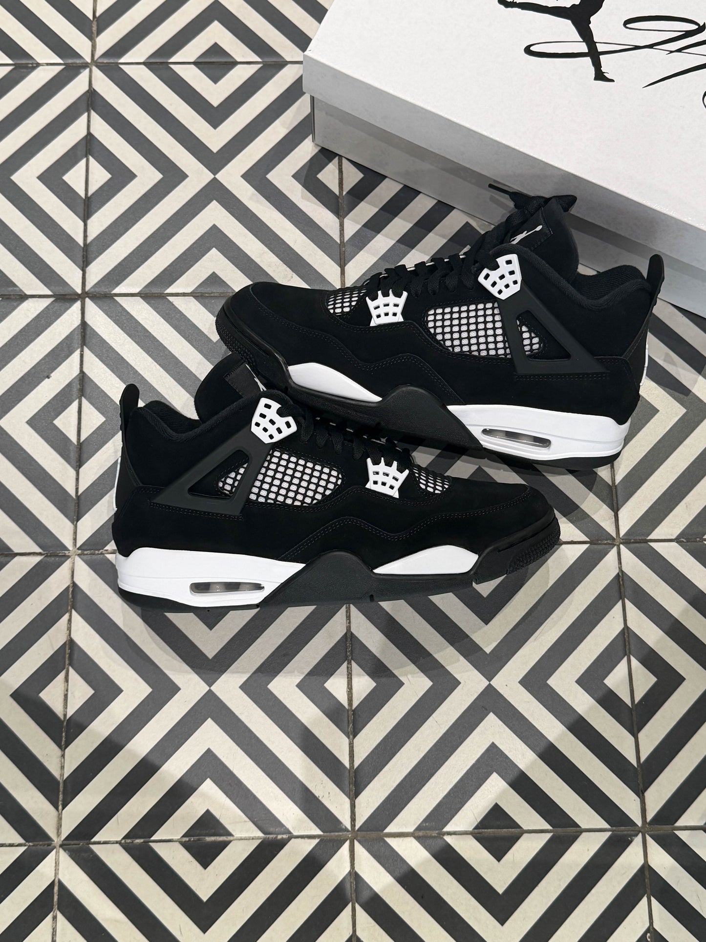 Jordan 4 White Thunder (Taille 44,5)