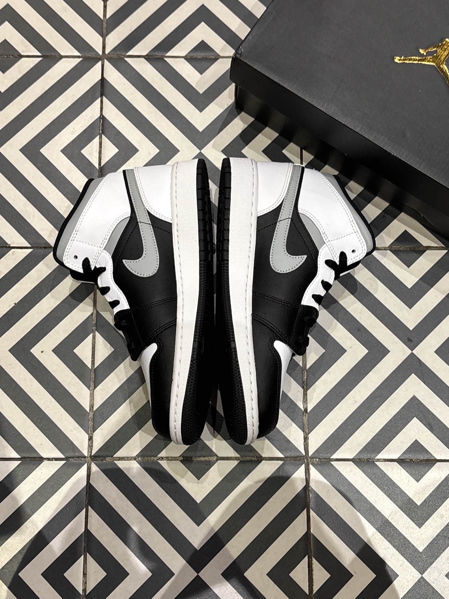 Jordan 1 Mid Shadow GS (Taille 38,5)