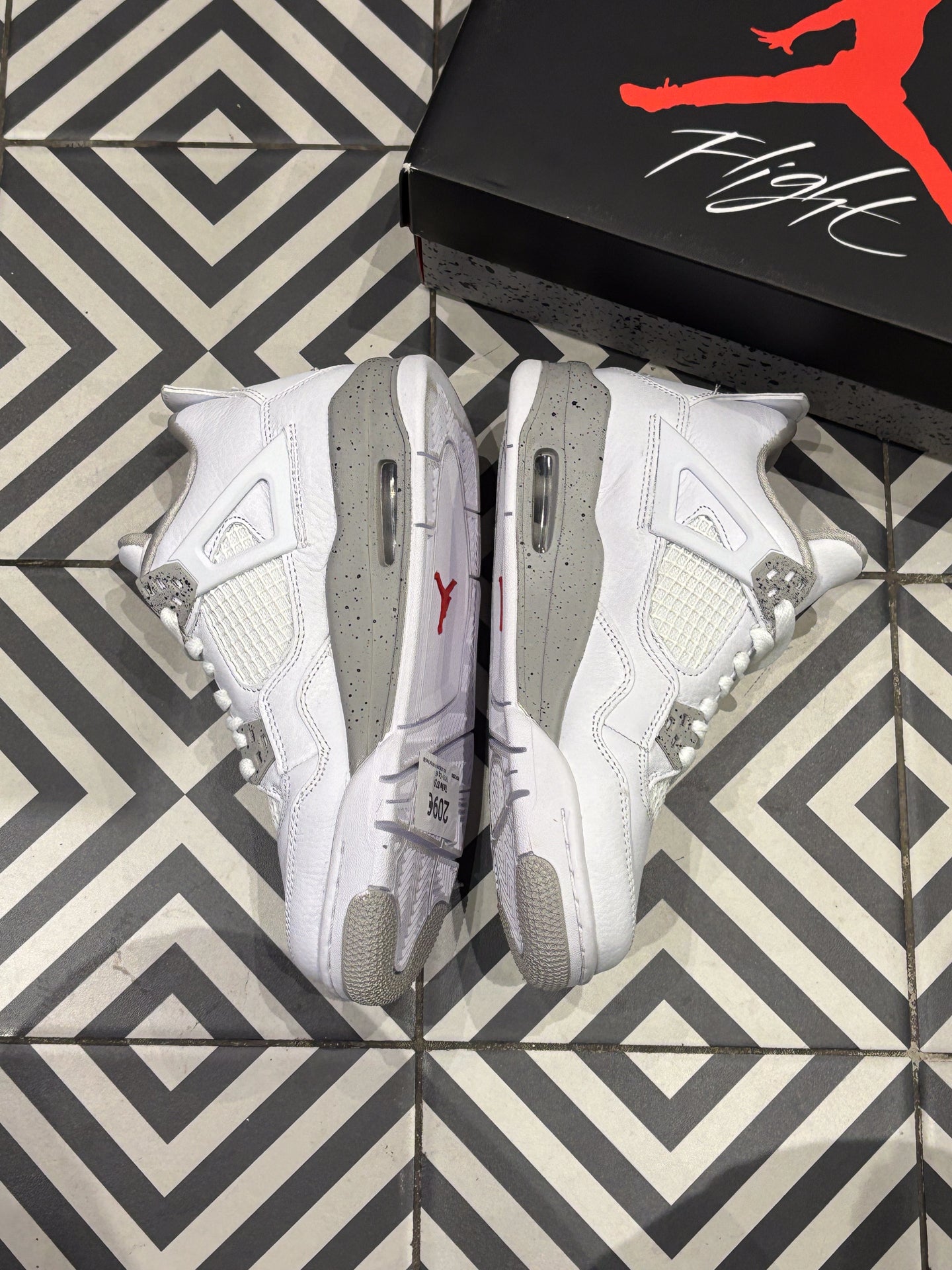 AIR JORDAN 4 White Oreo GS (Taille 37,5)