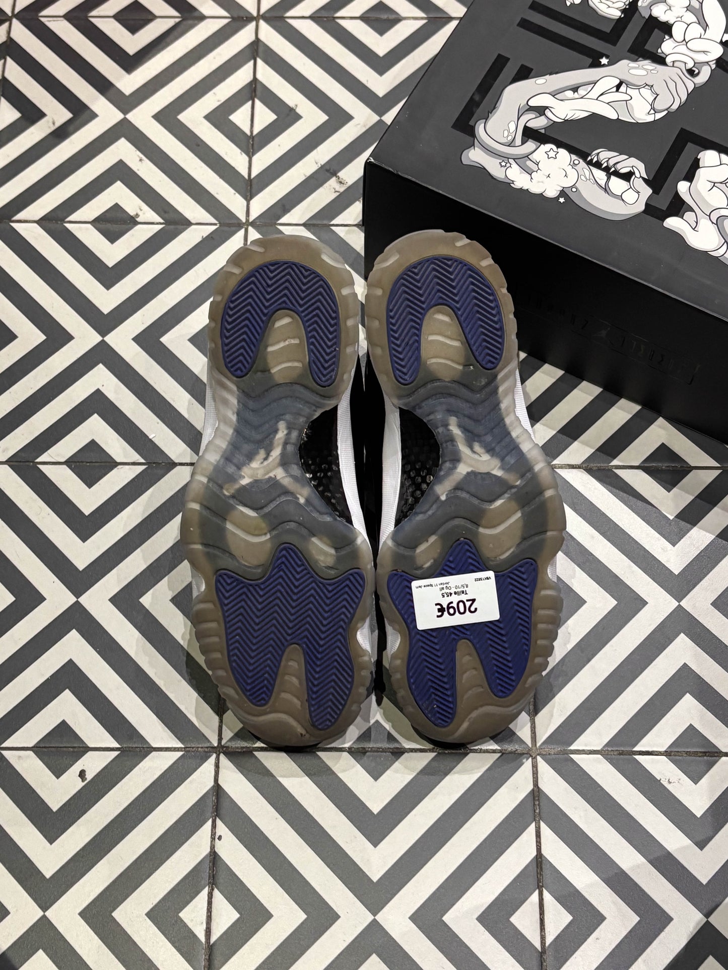 Jordan 11 Space Jam (Taille 45,5)