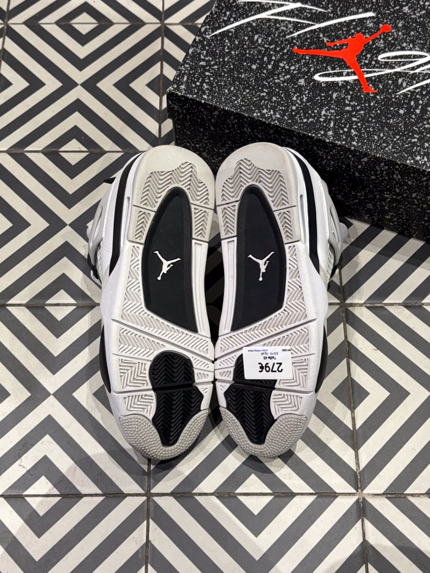 Jordan 4 Military Black (Taille 43)