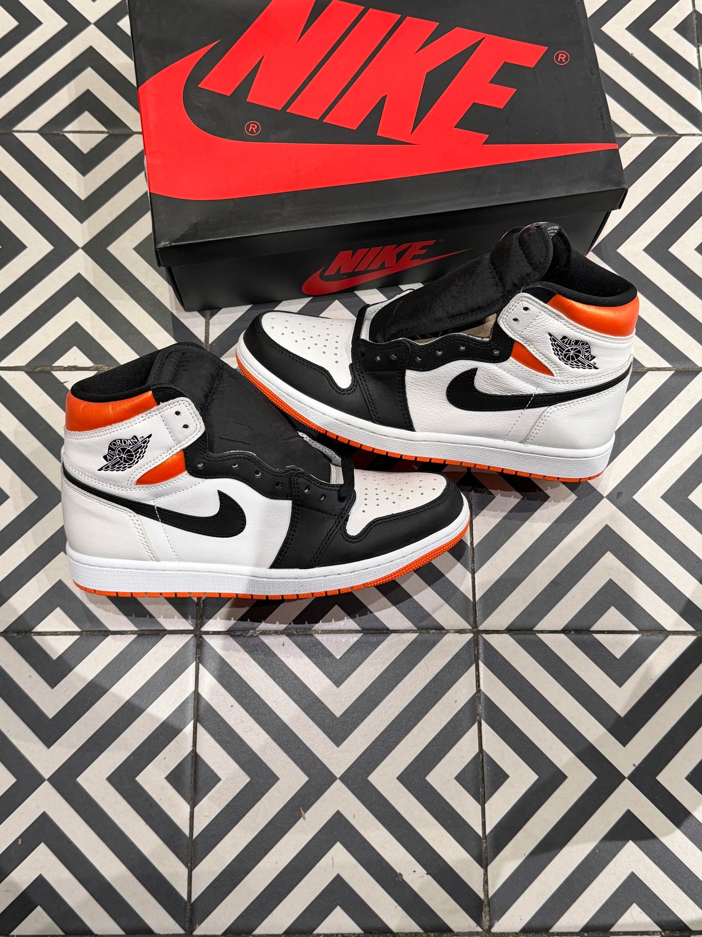 Jordan 1 Electro orange (Taille 41)