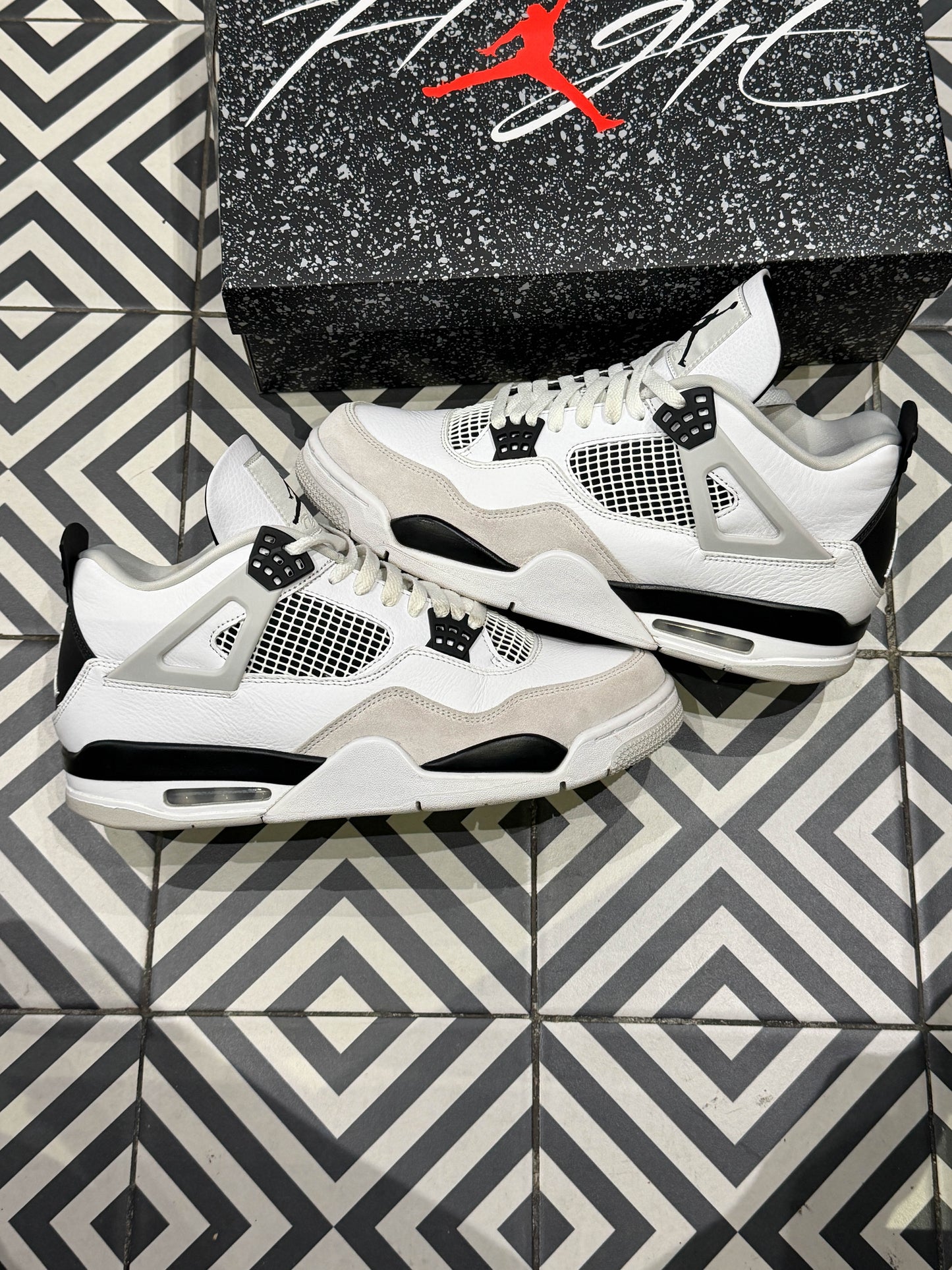 Jordan 4 Military Black (Taille 46)