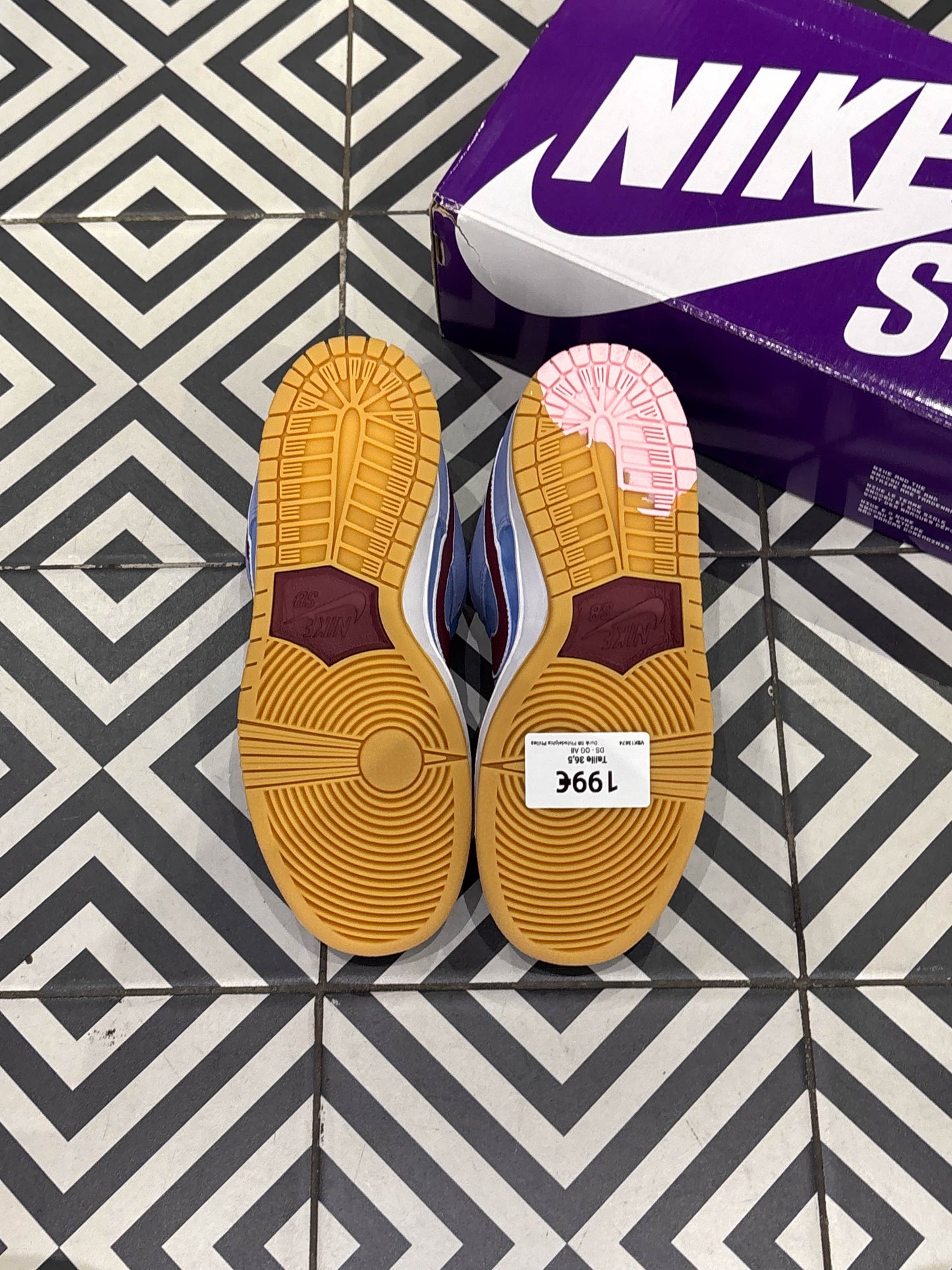 Dunk SB Philadelphia Philies (Taille 36,5)