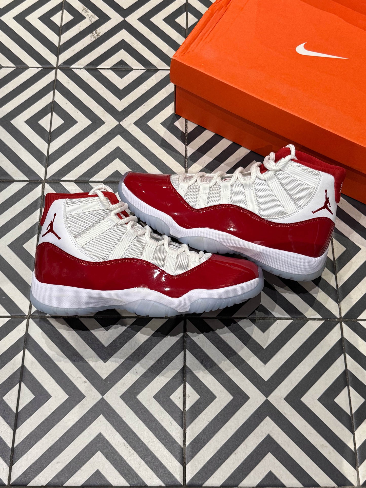 Jordan 11 Cherry (Taille 41)