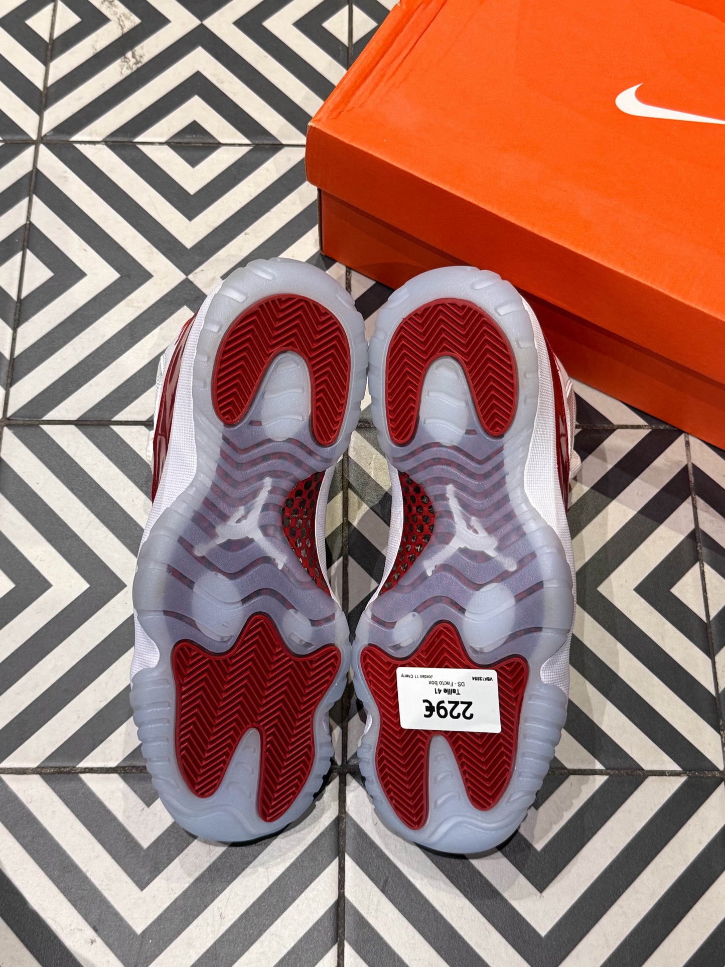 Jordan 11 Cherry (Taille 41)