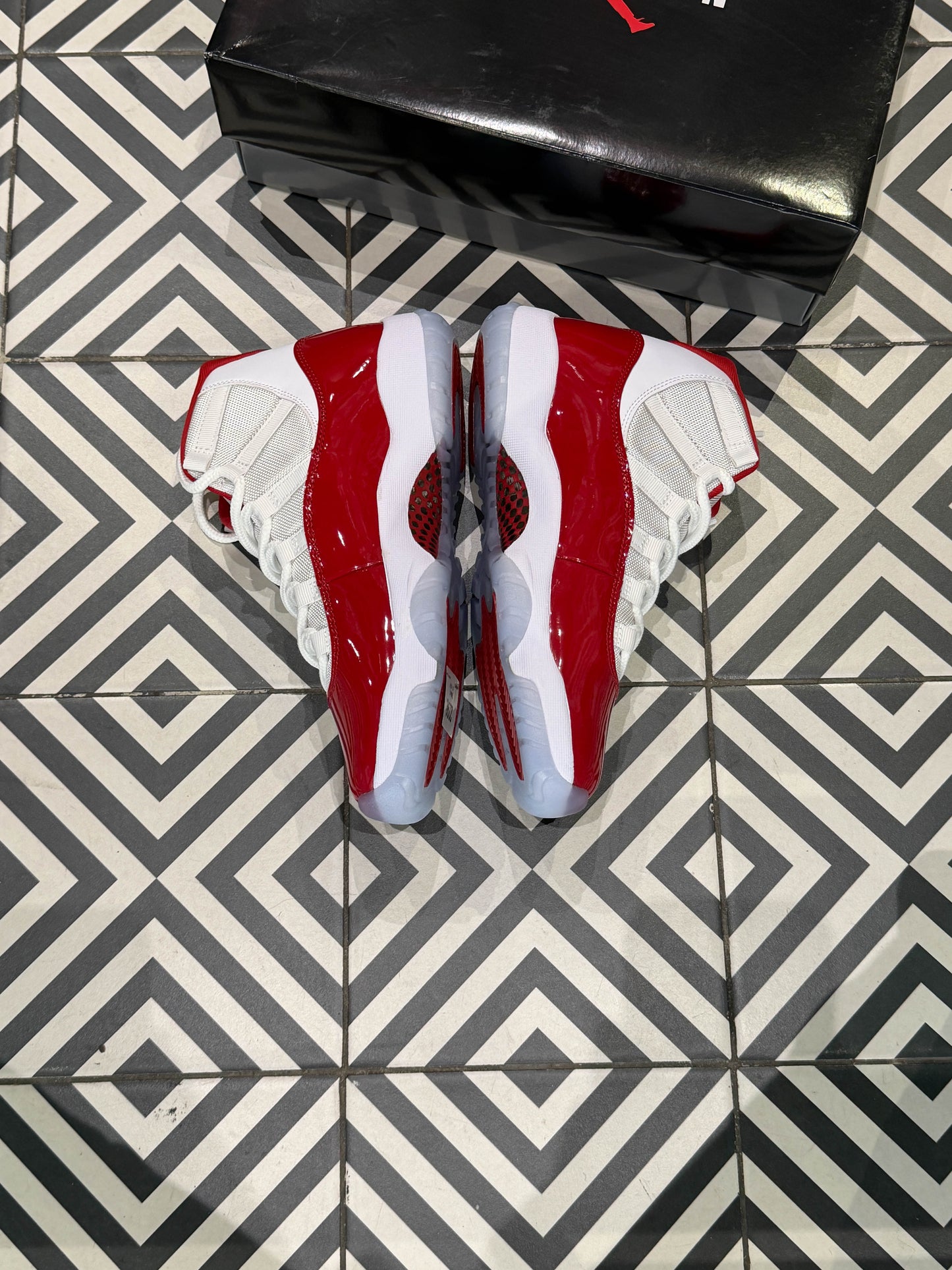 Jordan 11 Cherry (Taille 41)