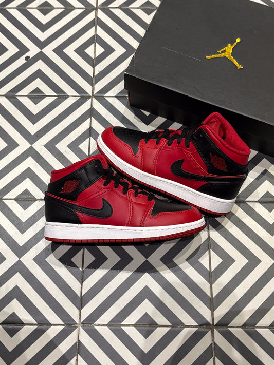 Jordan 1 Mid Gym Red Black (Taille 36)