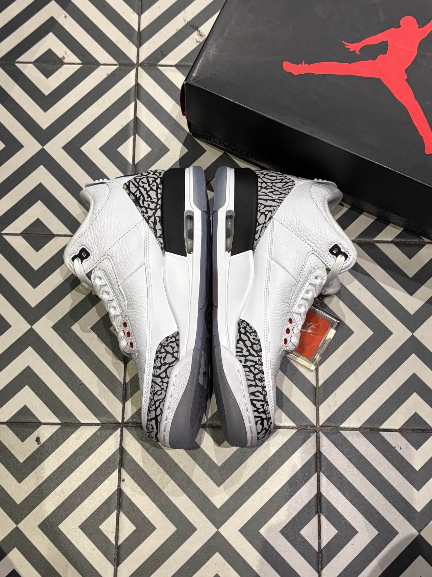 Jordan 3 Free Throw Line (Taille 42)