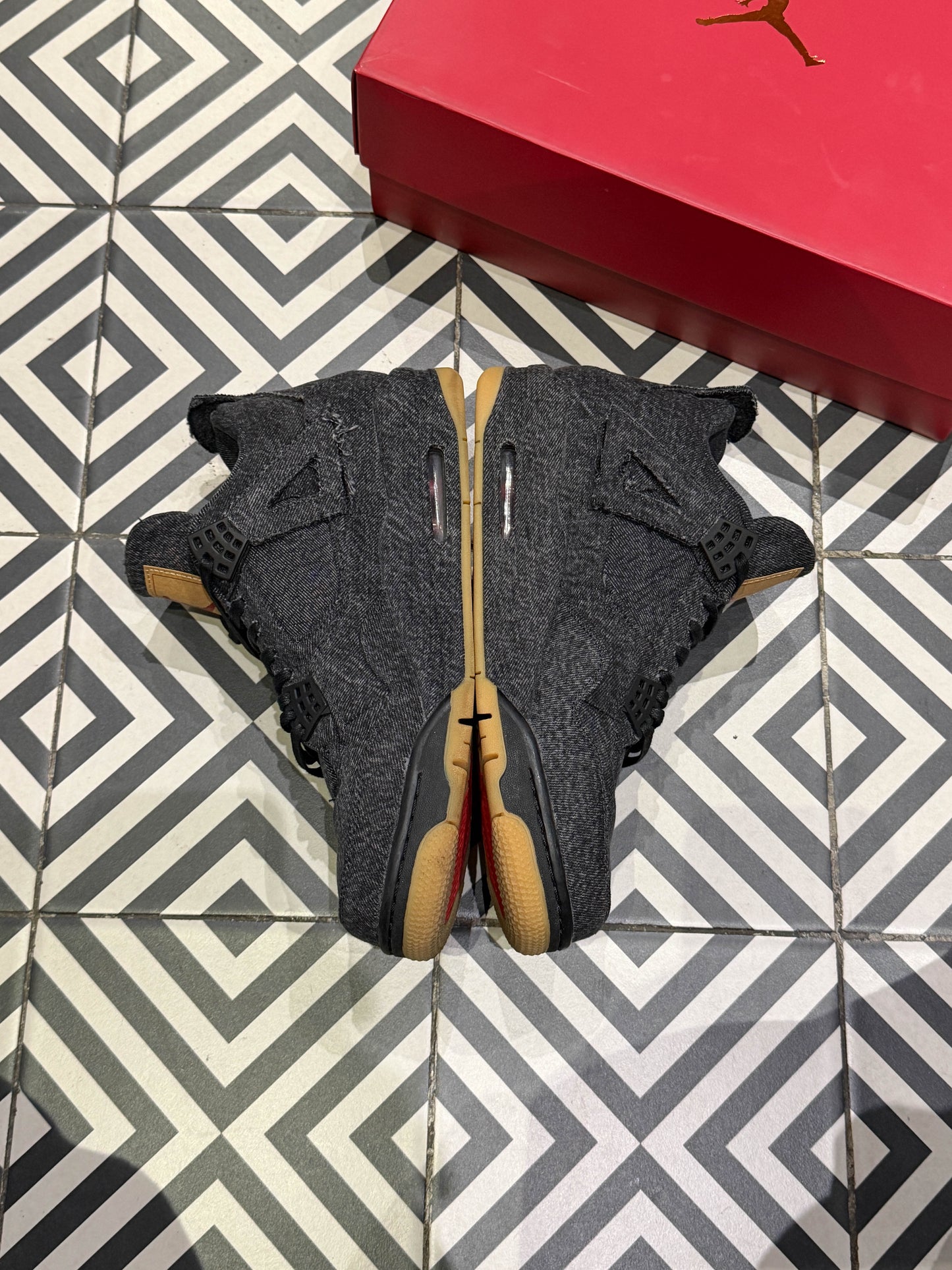 Jordan 4 Levis Black (Taille 44,5)