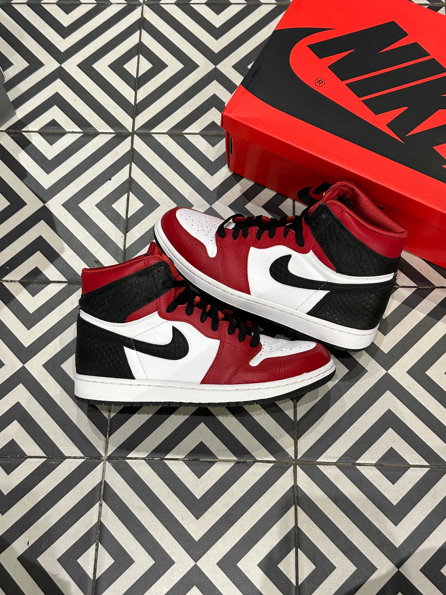 Jordan 1 High Satin Snake (Taille 40)